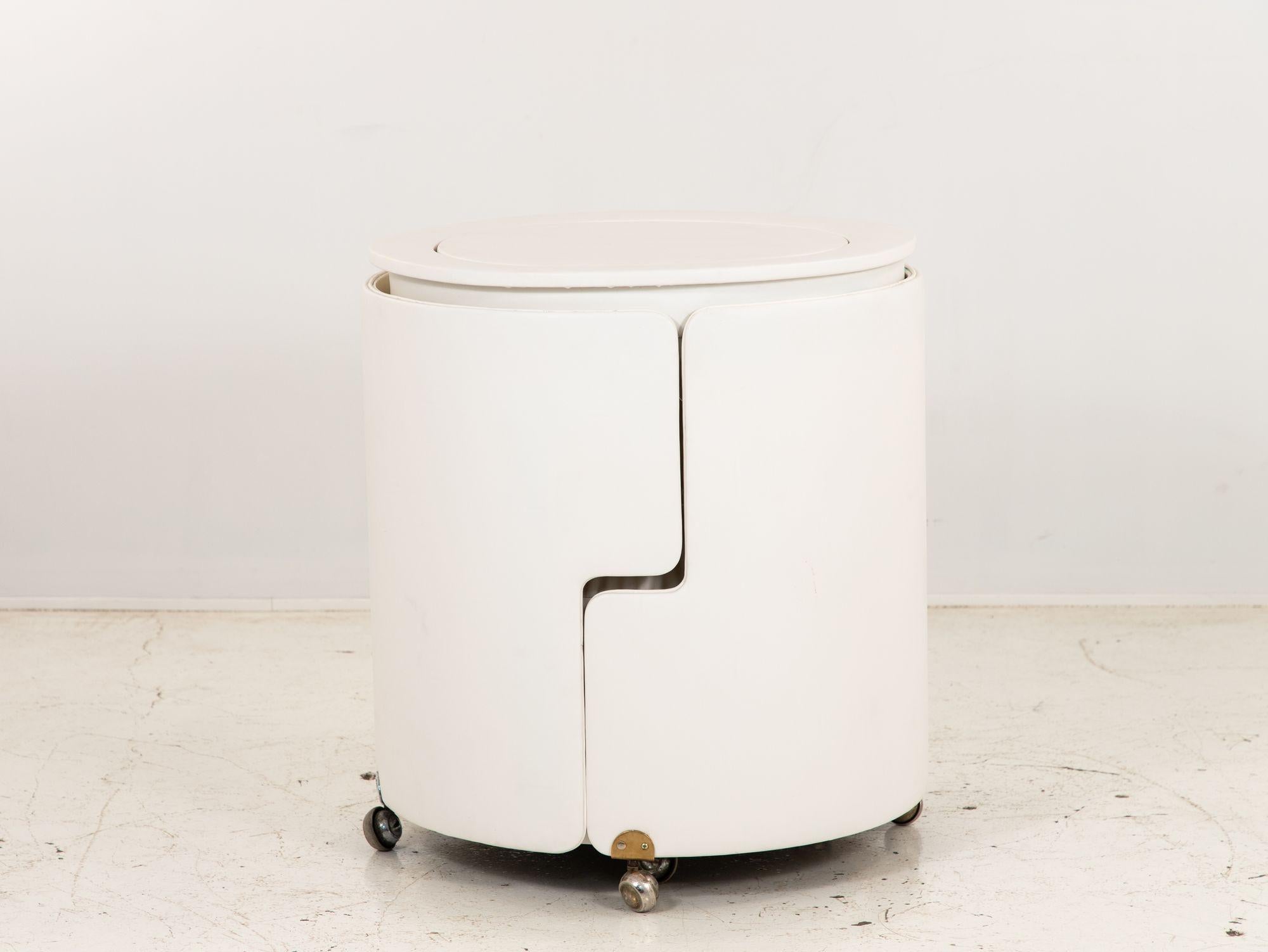 A highly sought after and hard to find iconic piece from the Luigi Massoni collaboration with Poltrana Frau, ca. 1968. The modular Dilly Dally vanity includes a chair and vanity with a folding mirror and a divided circular plastic tray in this