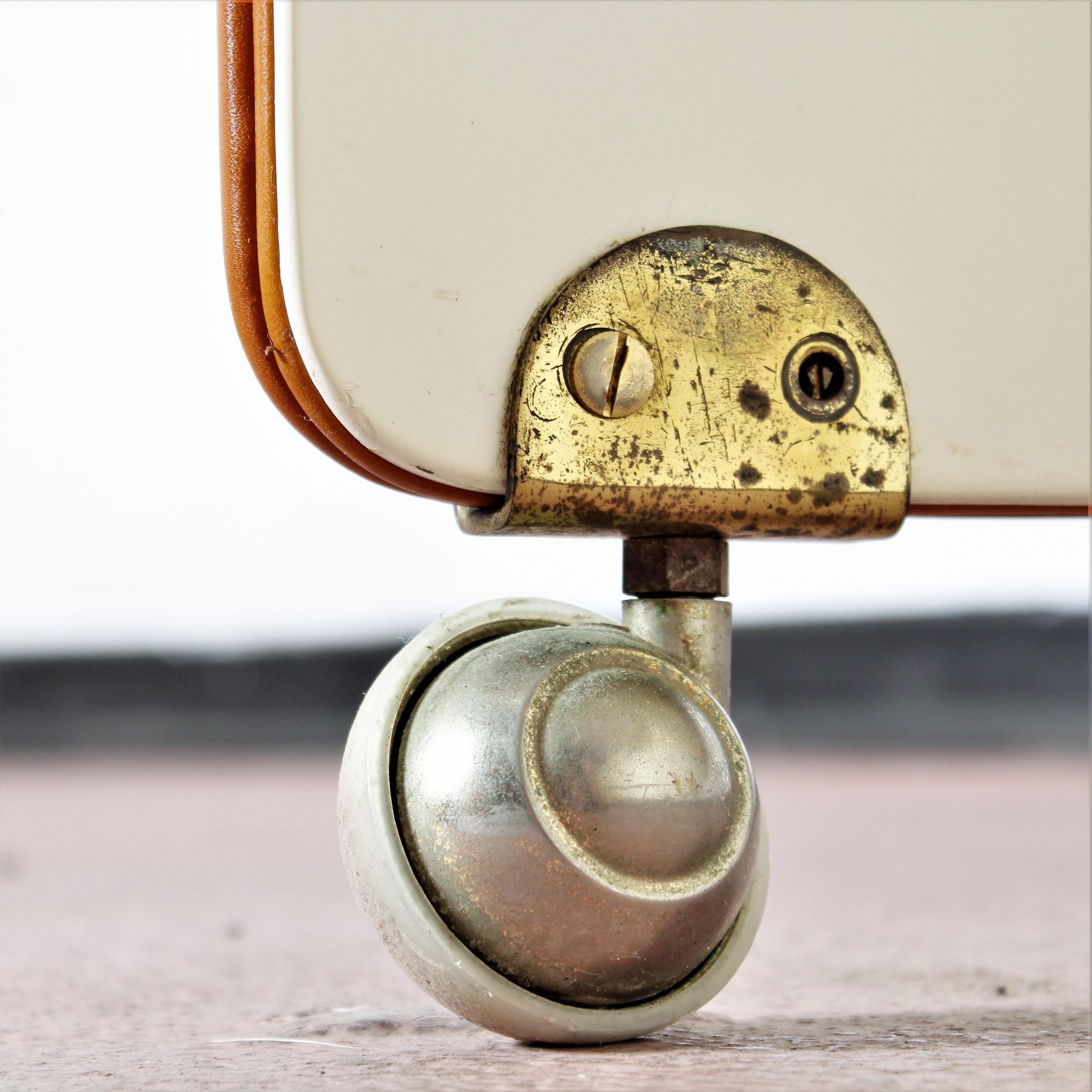 Table de toilette en cuir « Dilly Dally » de Luigi Massoni pour Poltrona Frau, Italie 1968 4
