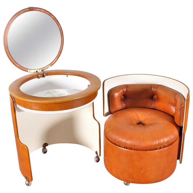 Luigi Massoni for Poltrona Frau "Dilly Dally" Leather Dressing Table, Italy  1968 at 1stDibs | luigi massoni dilly dally circa 1968, luigi massoni dilly  dally 1968, luigi massoni vanity