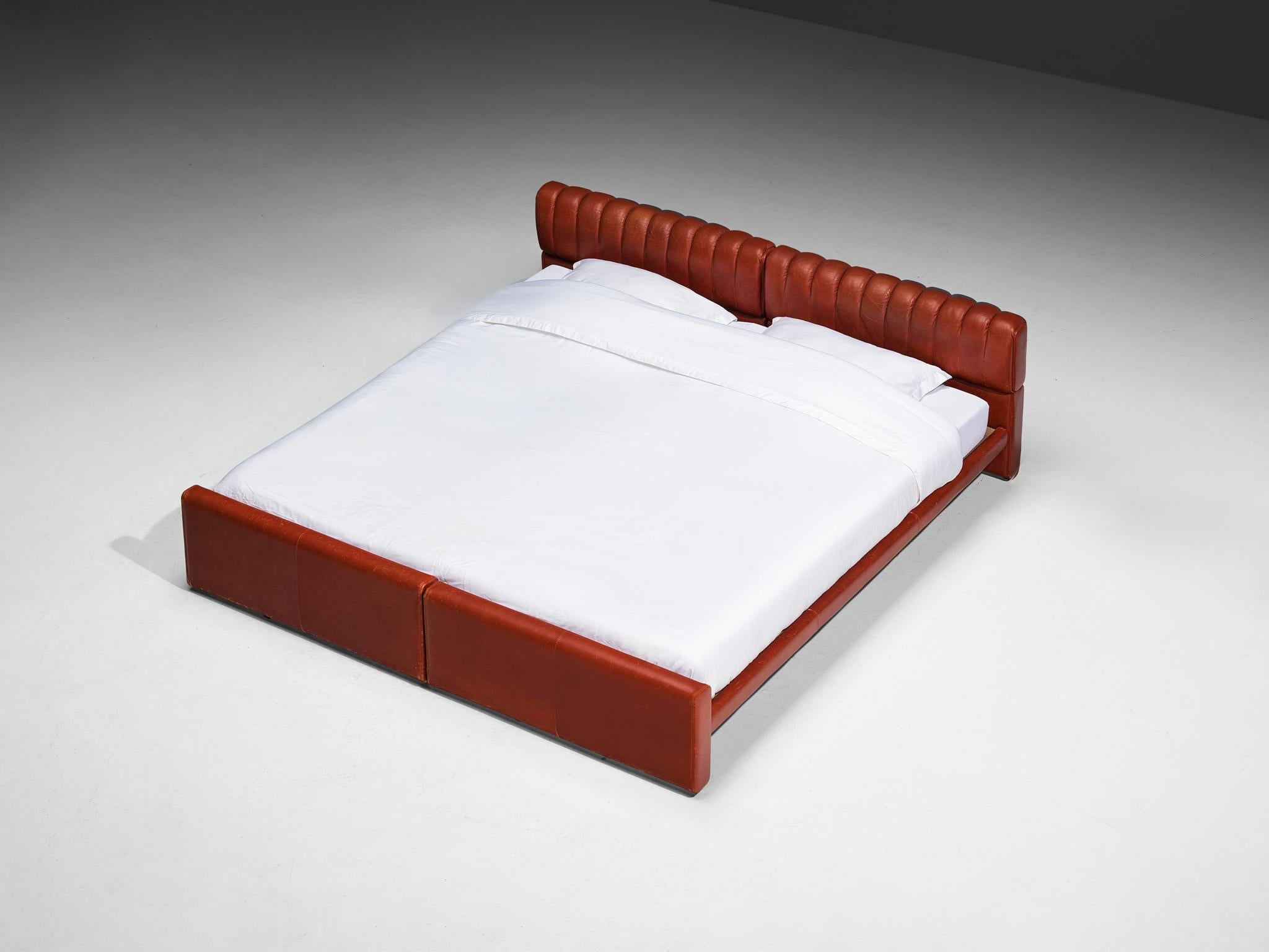 Luigi Massoni para Poltrona Frau, cama de matrimonio modelo 