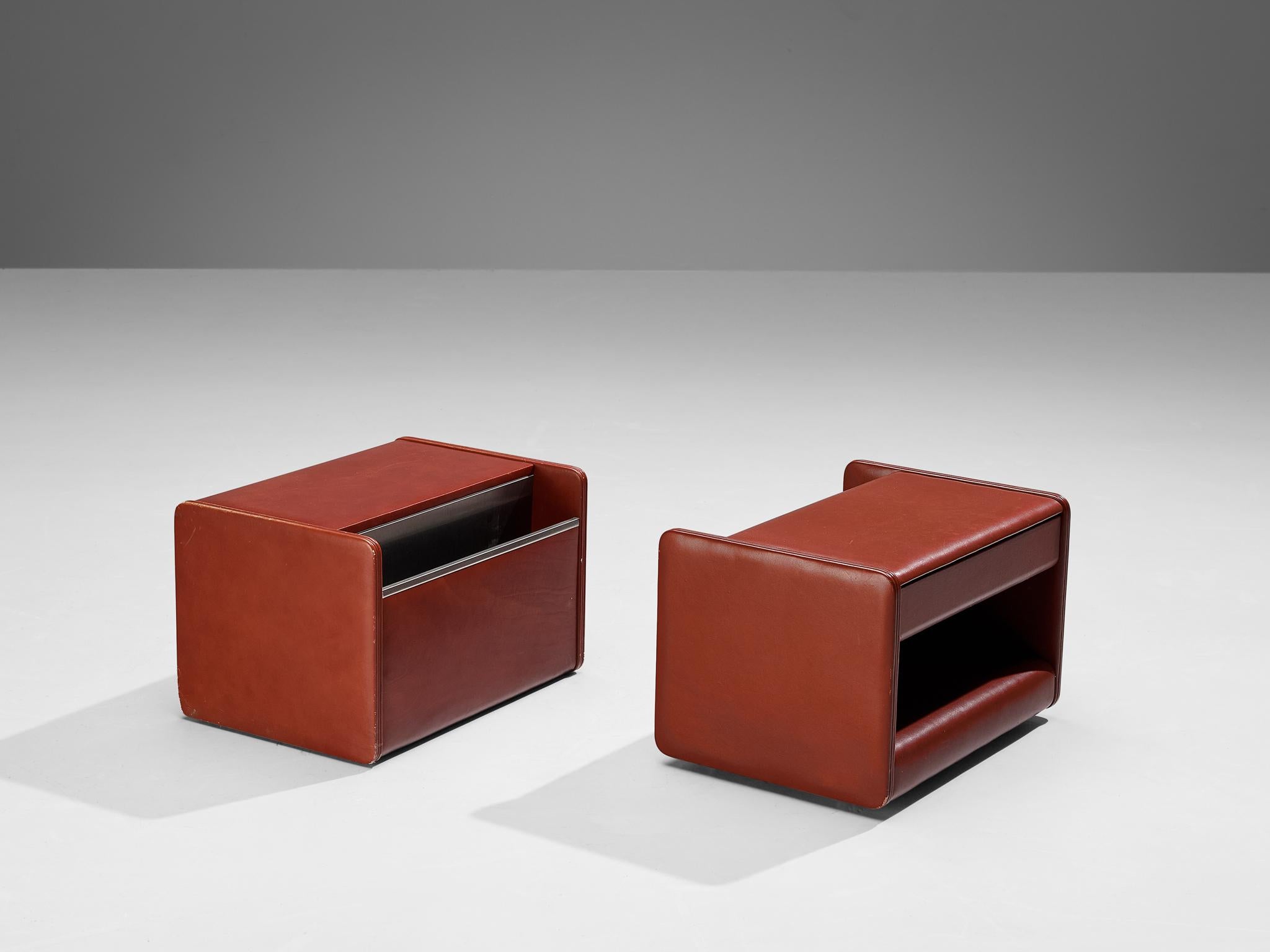 Luigi Massoni for Poltrona Frau, night stands, leather, aluminum, Italy, 1972

Luigi Massoni designed these pieces for Poltrona Frau and can function as nightstands or side tables. The design is based on a streamlined layout with clear lines and