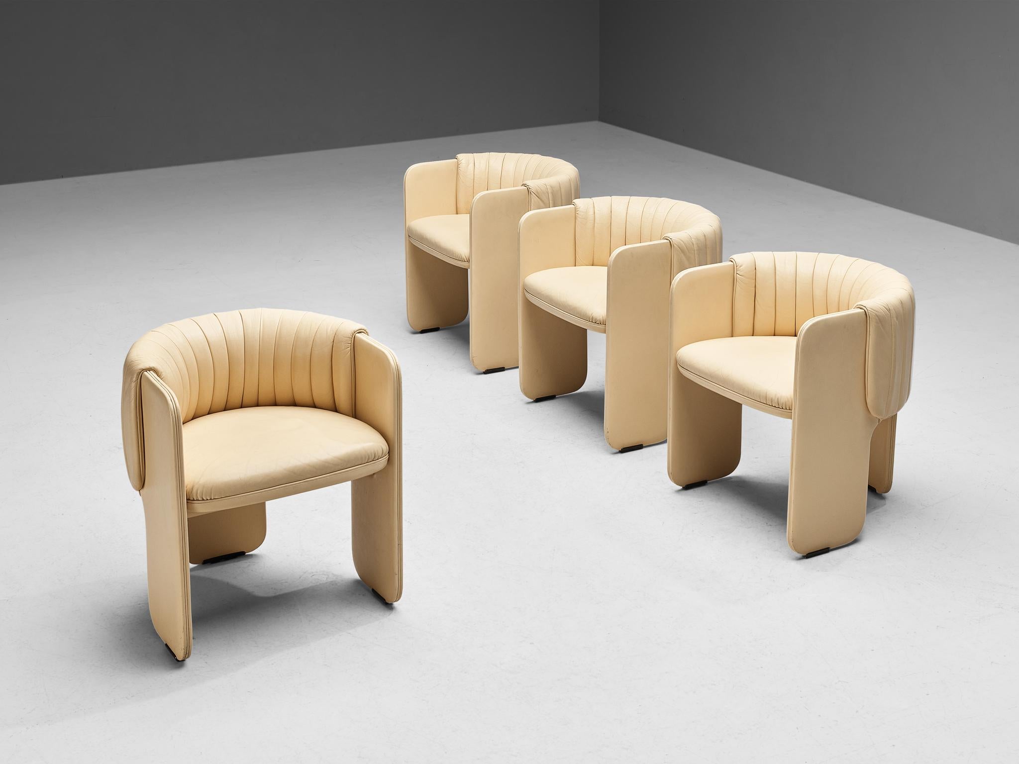 Luigi Massoni for Poltrona Frau, set of four armchairs model ‘Dinette’, leather, Italy, 1972.

This set of armchairs epitomizes a splendid construction based on characteristic shapes and executed in a beige cream leather. Therefore, this set can be