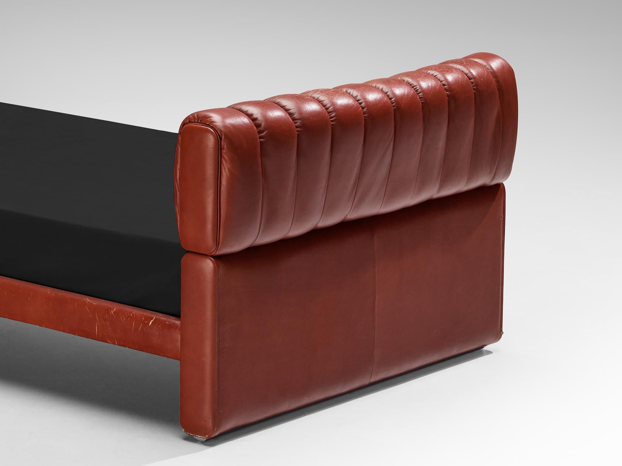 Post-Modern Luigi Massoni for Poltrona Frau Single Beds 'Losange' in Red Leather  For Sale