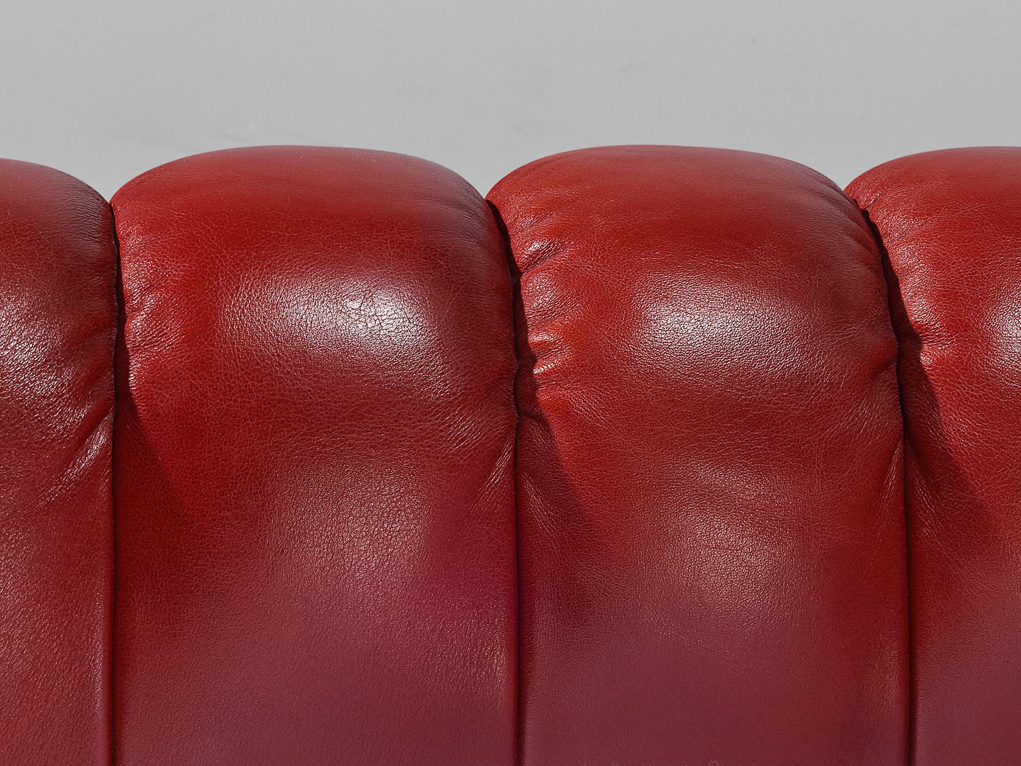 Luigi Massoni pour Poltrona Frau - Modèle de lit jumeau « Losange » en cuir rouge 1