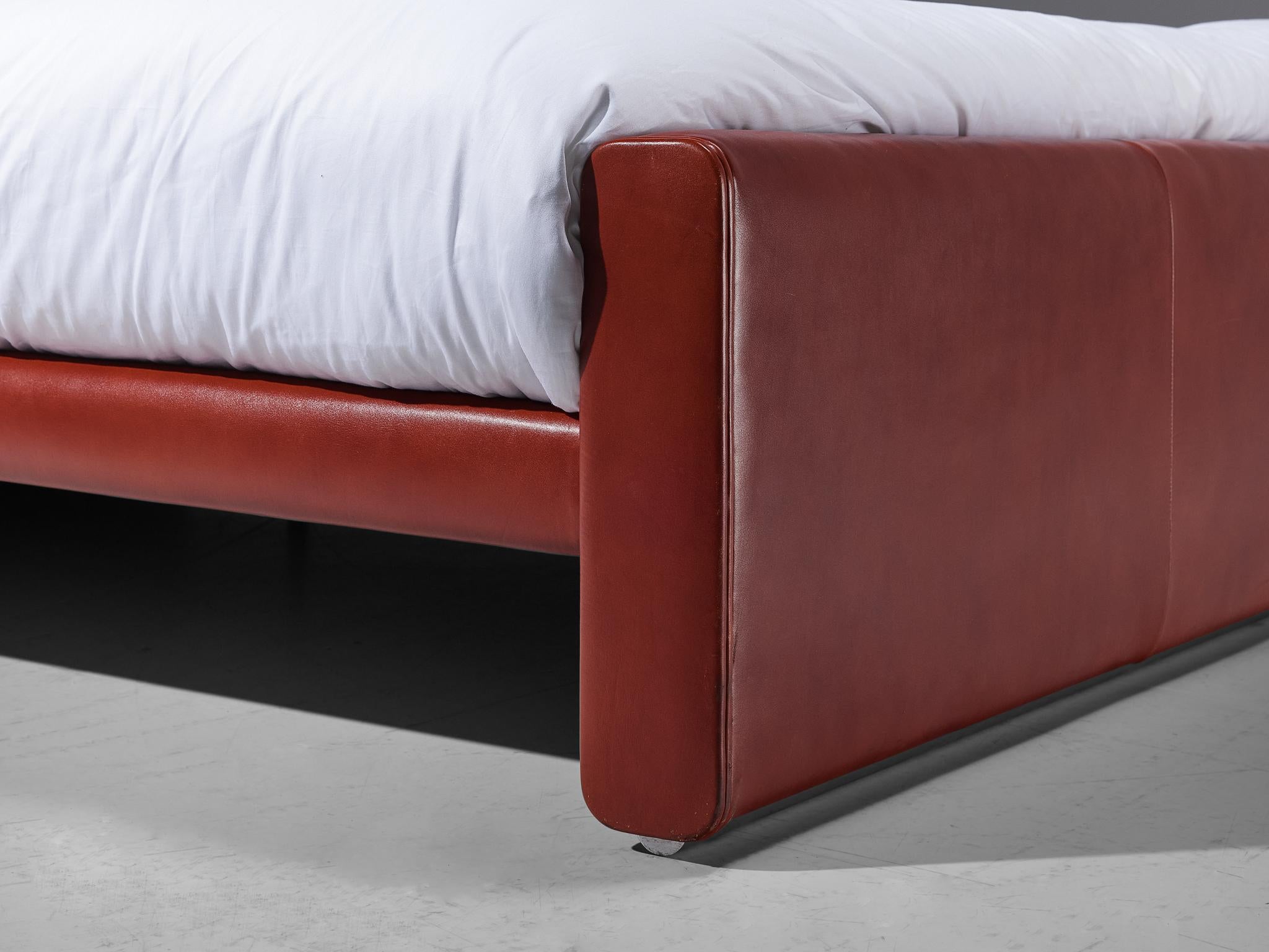 Luigi Massoni for Poltrona Frau Twin Bed Model 'Losange' in Red Leather In Good Condition In Waalwijk, NL