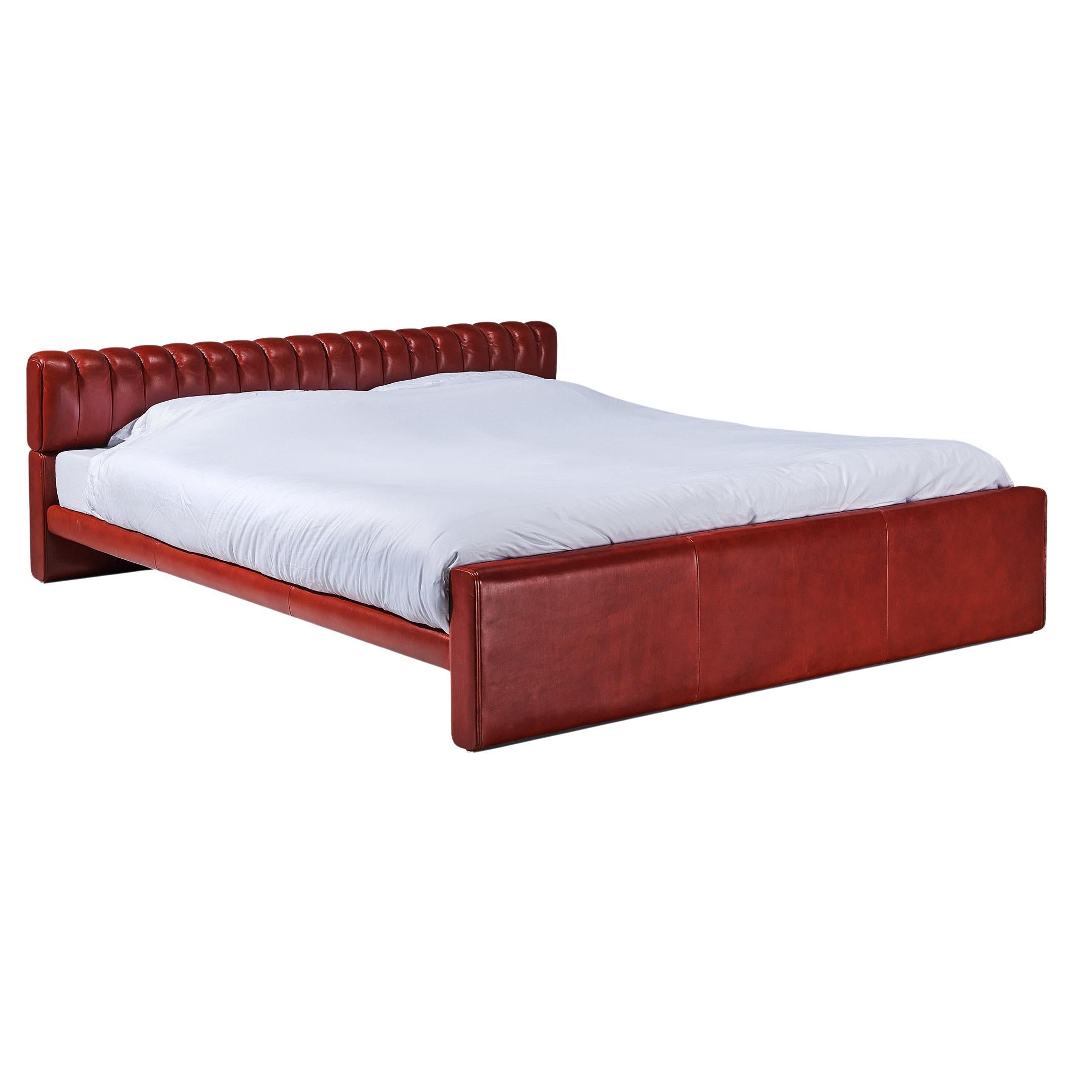 Luigi Massoni for Poltrona Frau Twin Bed Model 'Losange' in Red Leather For Sale