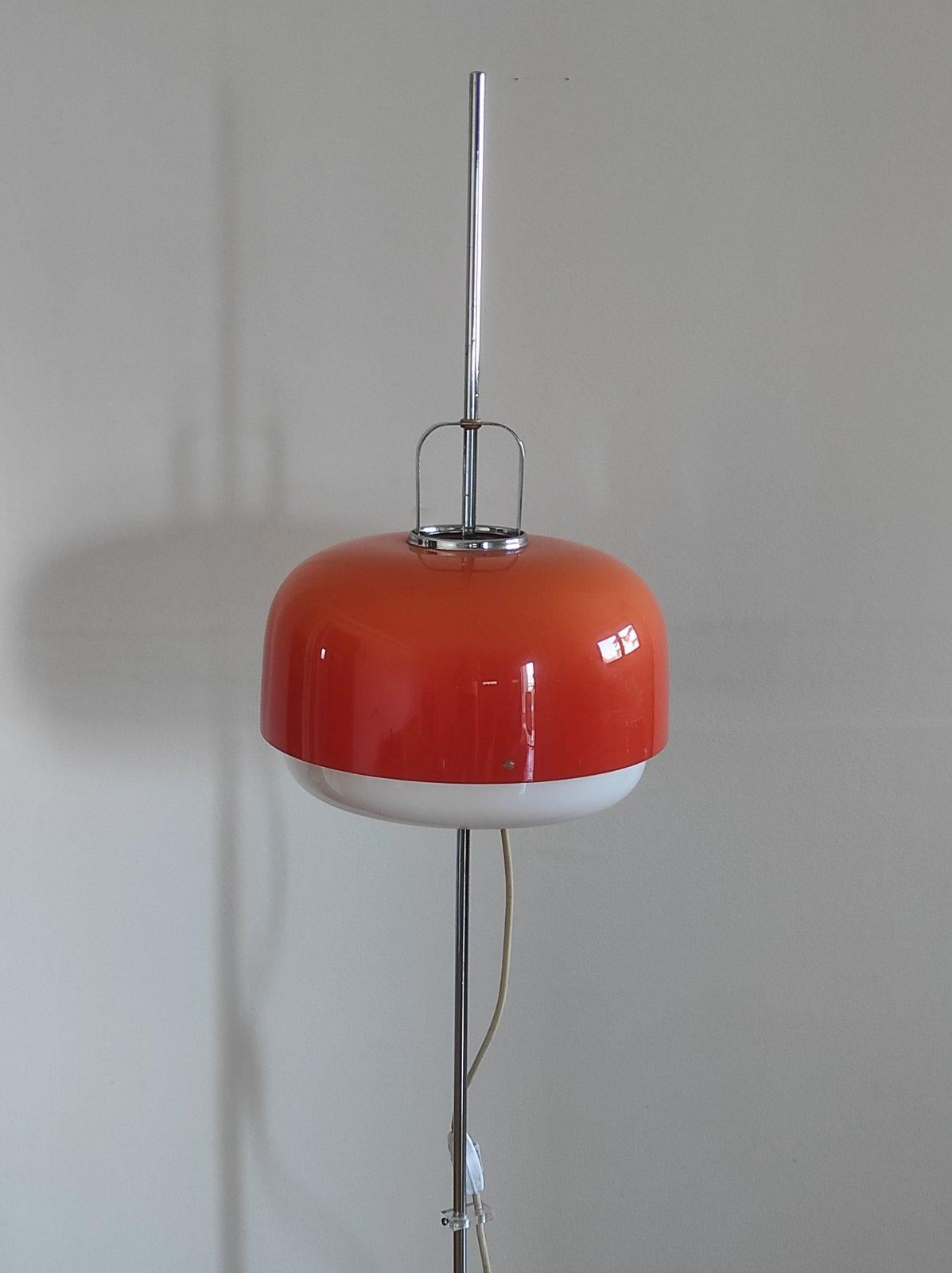 Luigi Massoni Lampadaire Medusa Pour Guzzini Meblo 1970 en vente 4
