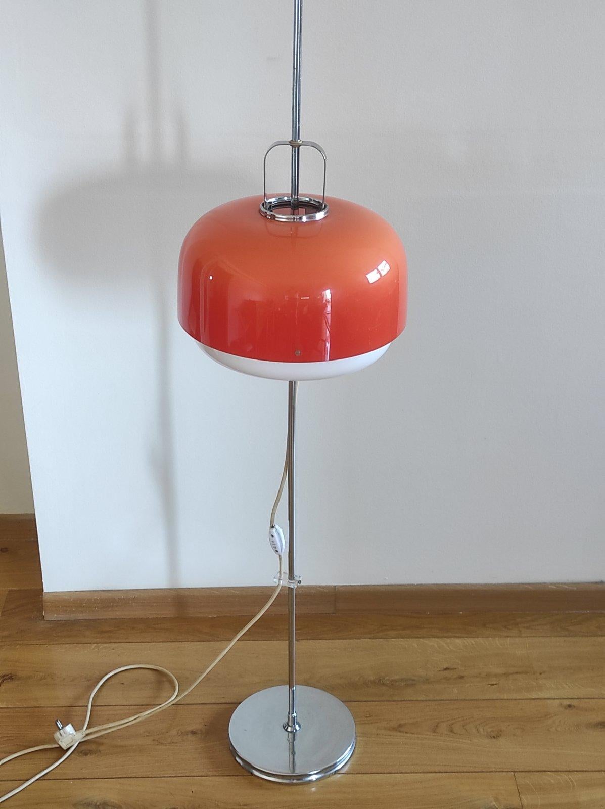 Luigi Massoni Lampadaire Medusa Pour Guzzini Meblo 1970 en vente 6