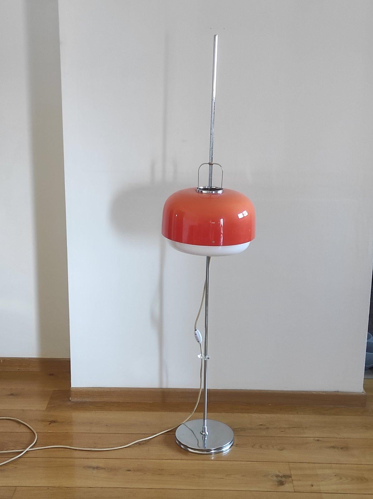 Luigi Massoni Lampadaire Medusa Pour Guzzini Meblo 1970 en vente 2