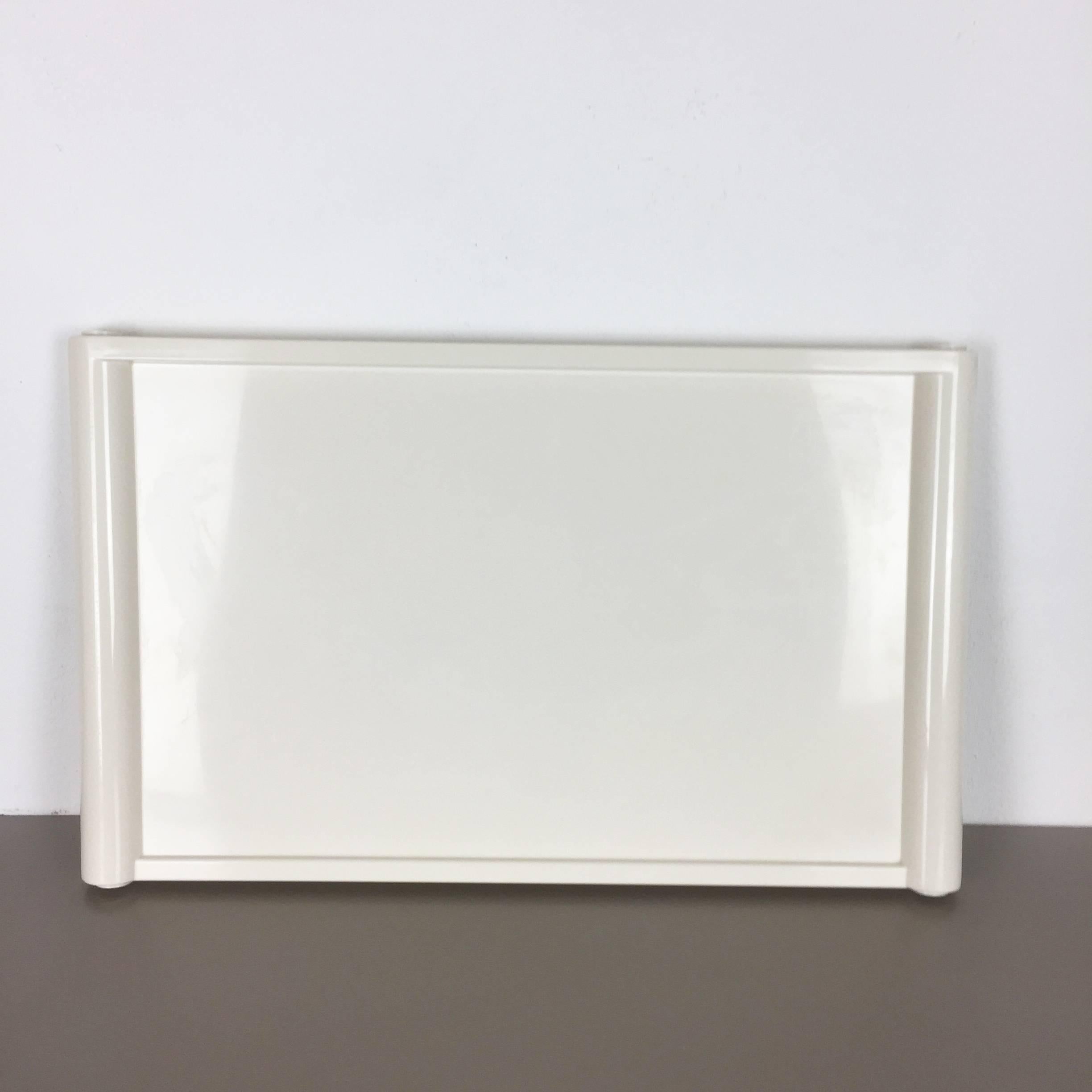 Élément de plateau de lit minimaliste en plastique blanc Luigi Massoni par Guzzini, Italie, années 1980 Bon état - En vente à Kirchlengern, DE