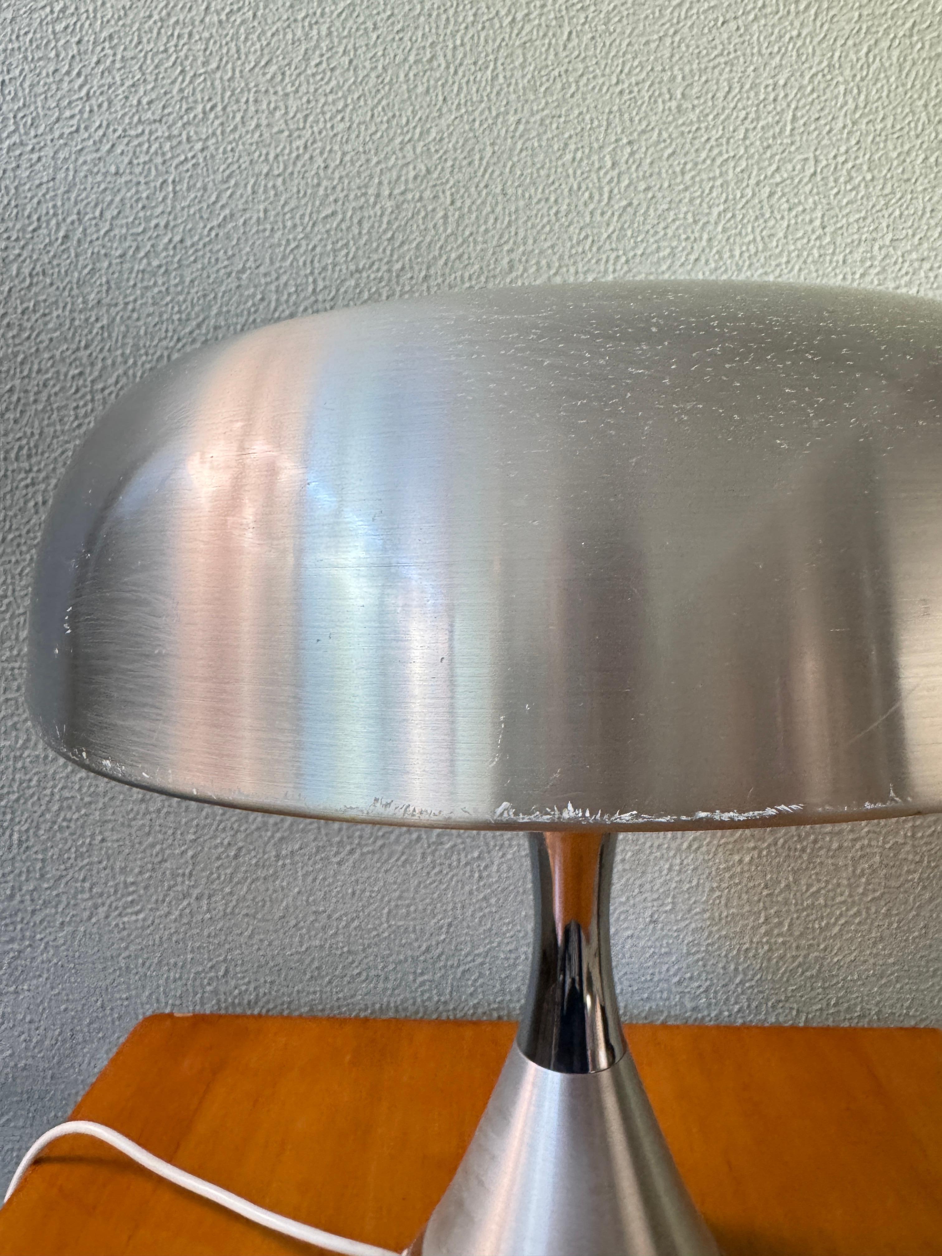 Luigi Massoni Pilz Tischlampe Harvey Guzzini Aluminium Chrom Italien 1970er im Angebot 7