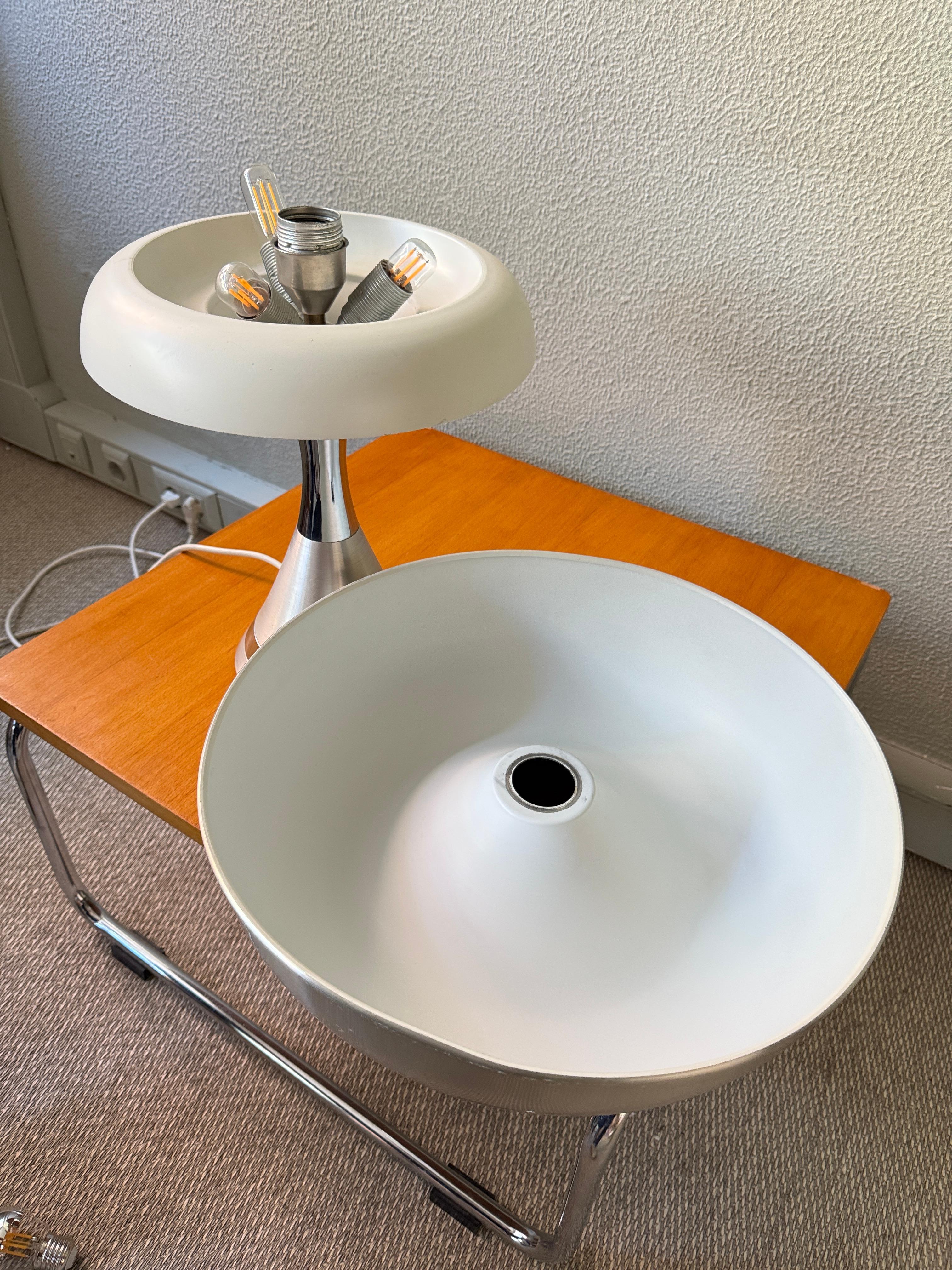 Luigi Massoni Pilz Tischlampe Harvey Guzzini Aluminium Chrom Italien 1970er im Angebot 14