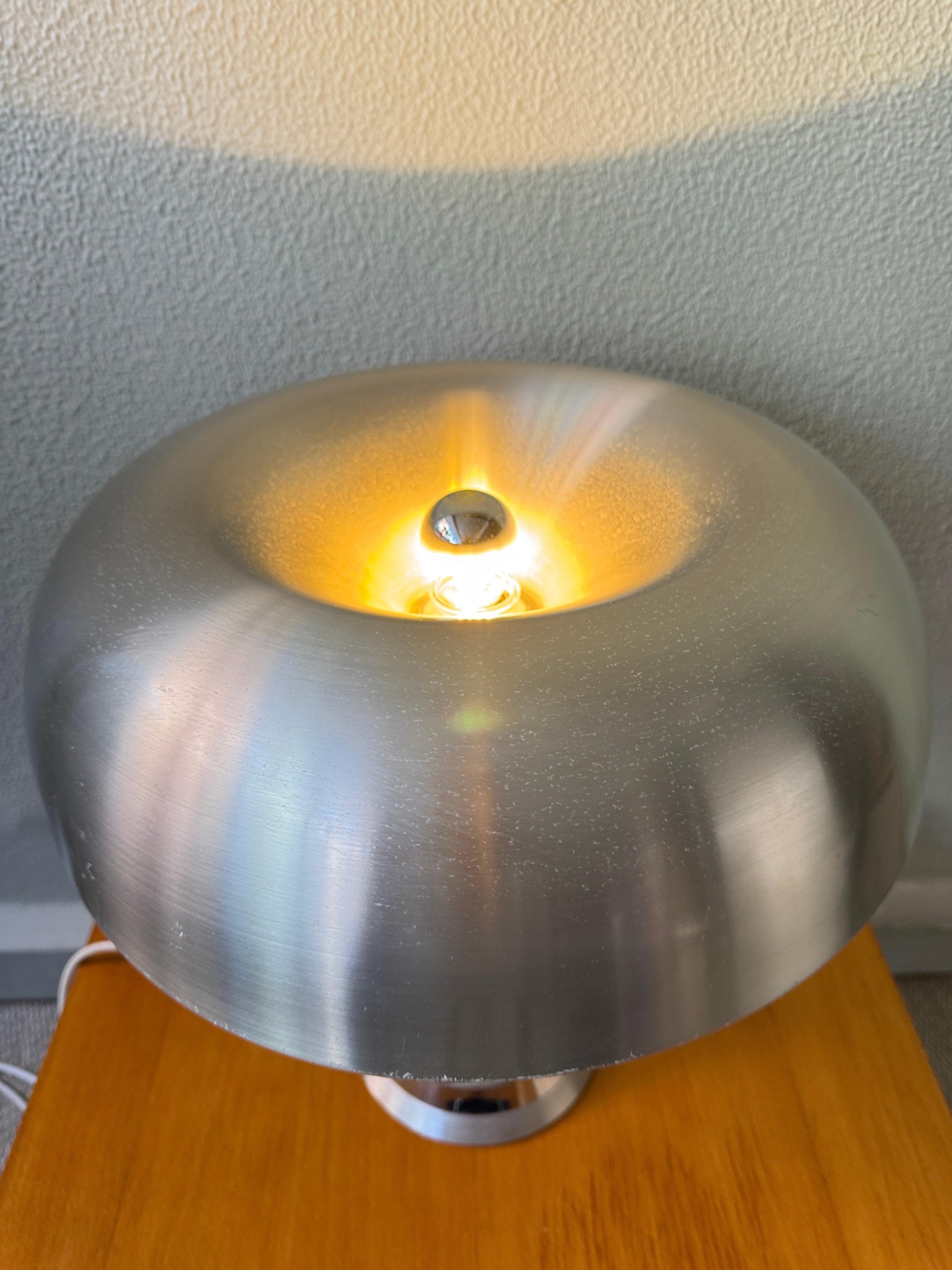 Luigi Massoni Pilz Tischlampe Harvey Guzzini Aluminium Chrom Italien 1970er im Angebot 2