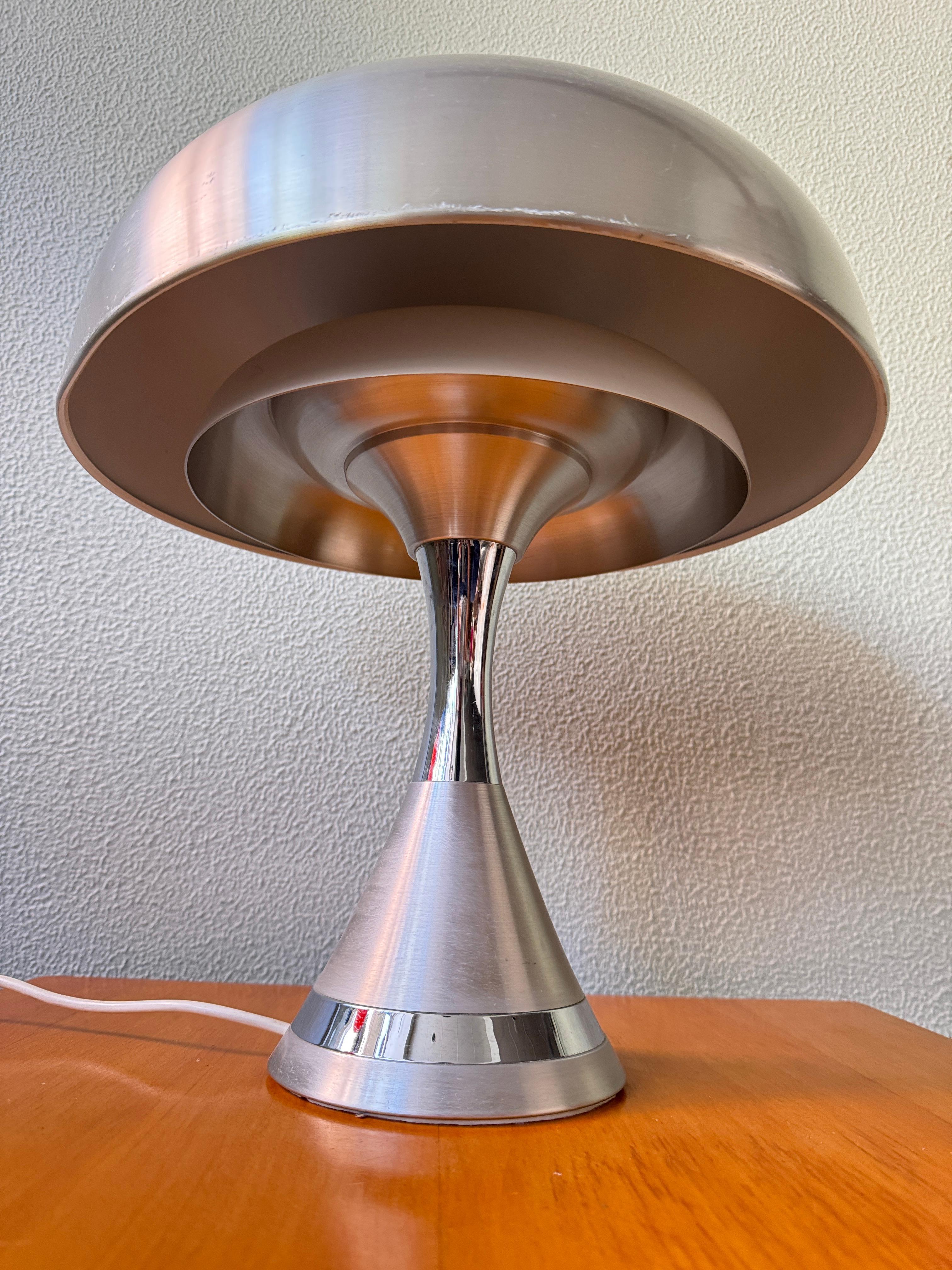 Luigi Massoni Pilz Tischlampe Harvey Guzzini Aluminium Chrom Italien 1970er im Angebot 4