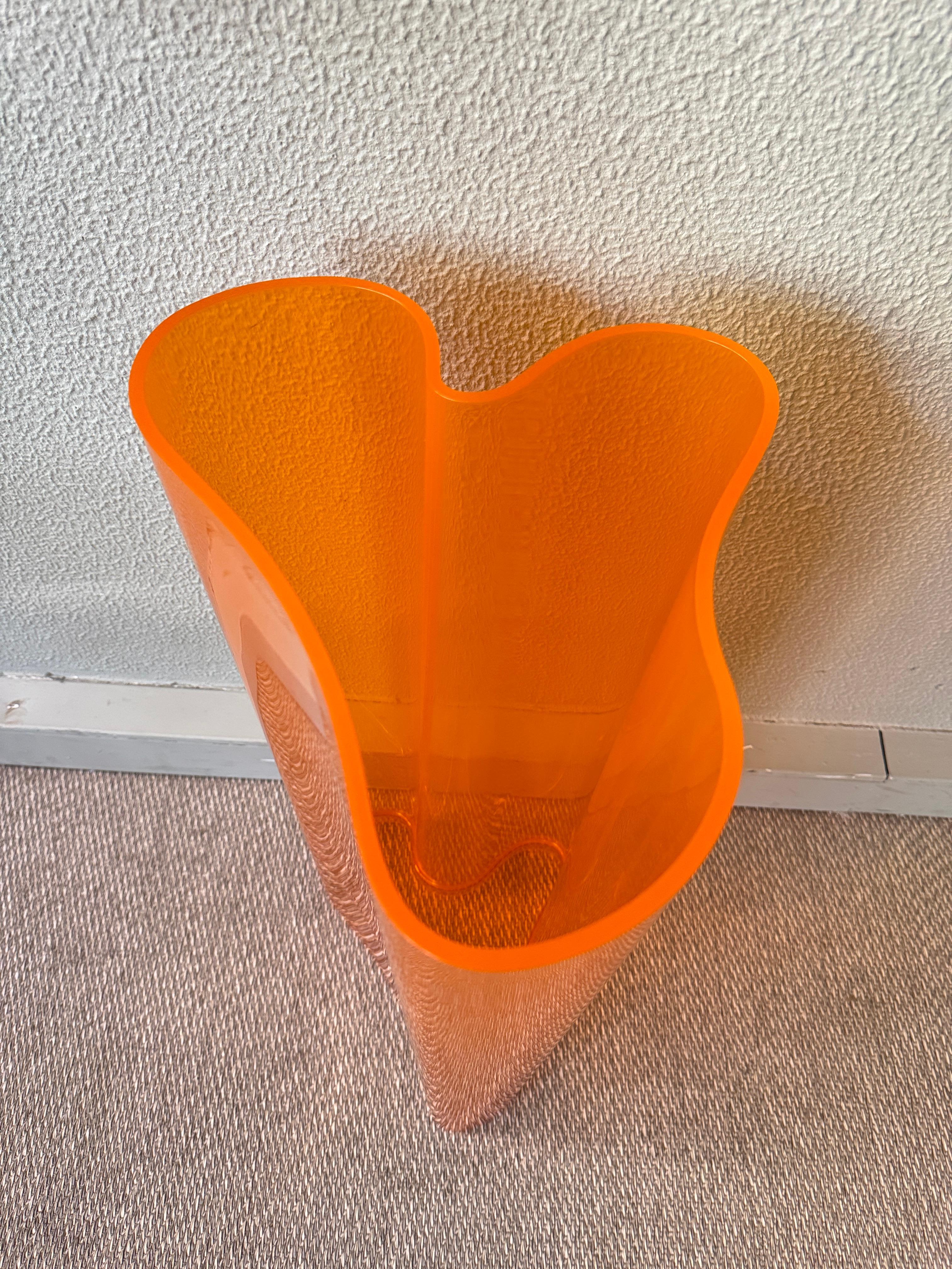 Fin du 20e siècle Porte-parapluies en plexiglas orange de Luigi Massoni pour Guzzini, Italie, années 1970 en vente