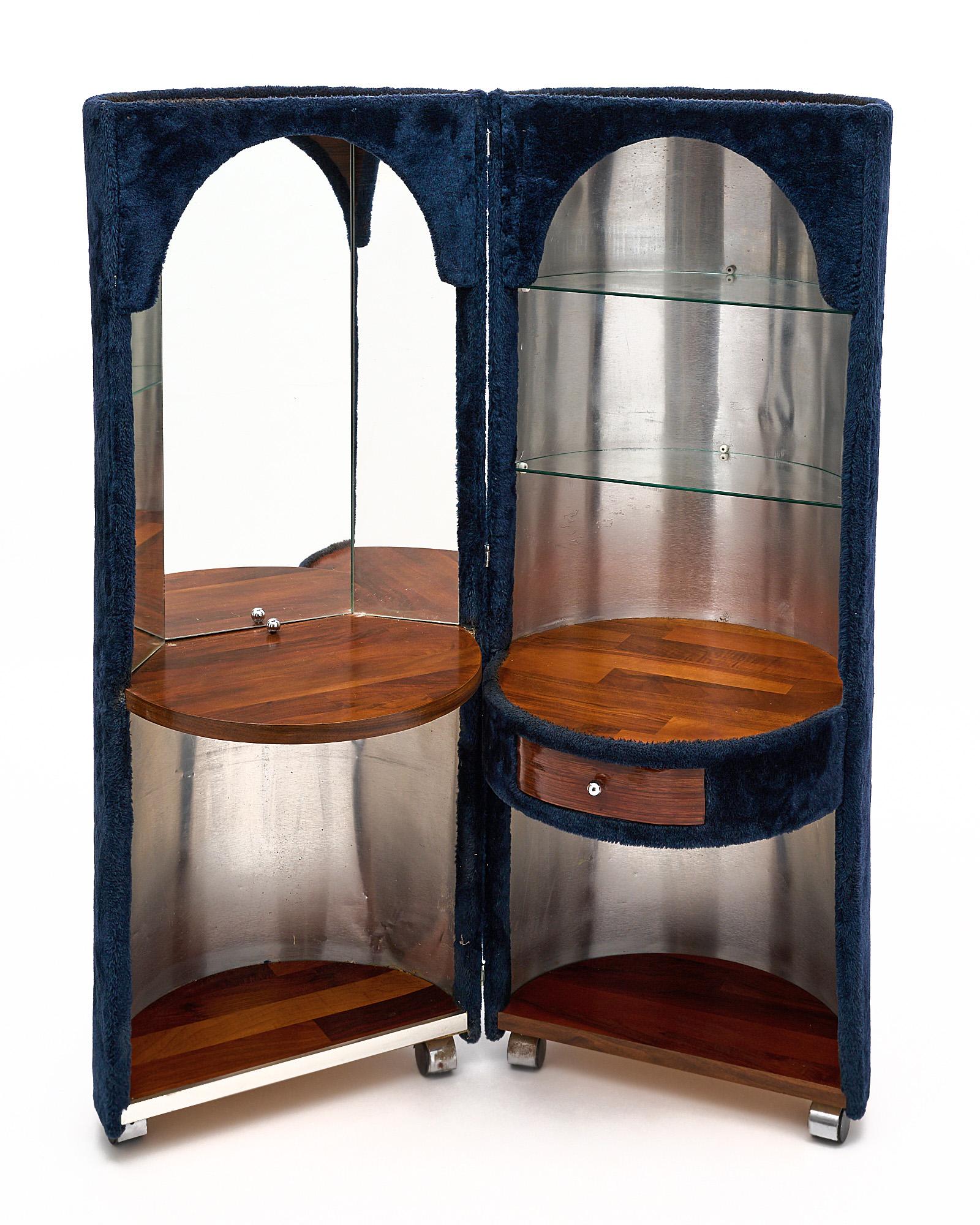 Wonderful Poltrona Frau blue faux fur dressing table designed by Luigi Massoni in the 1970s. It features a cylindrical shape that folds out in two split vanities, featuring a mirror on one side and glass shelves on the other. There is a single