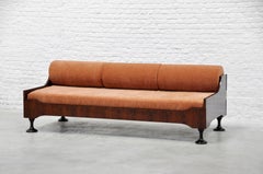 Luigi Massoni-Sofa mit skulpturalen Beinen und Skulpturen, Italien, 1959