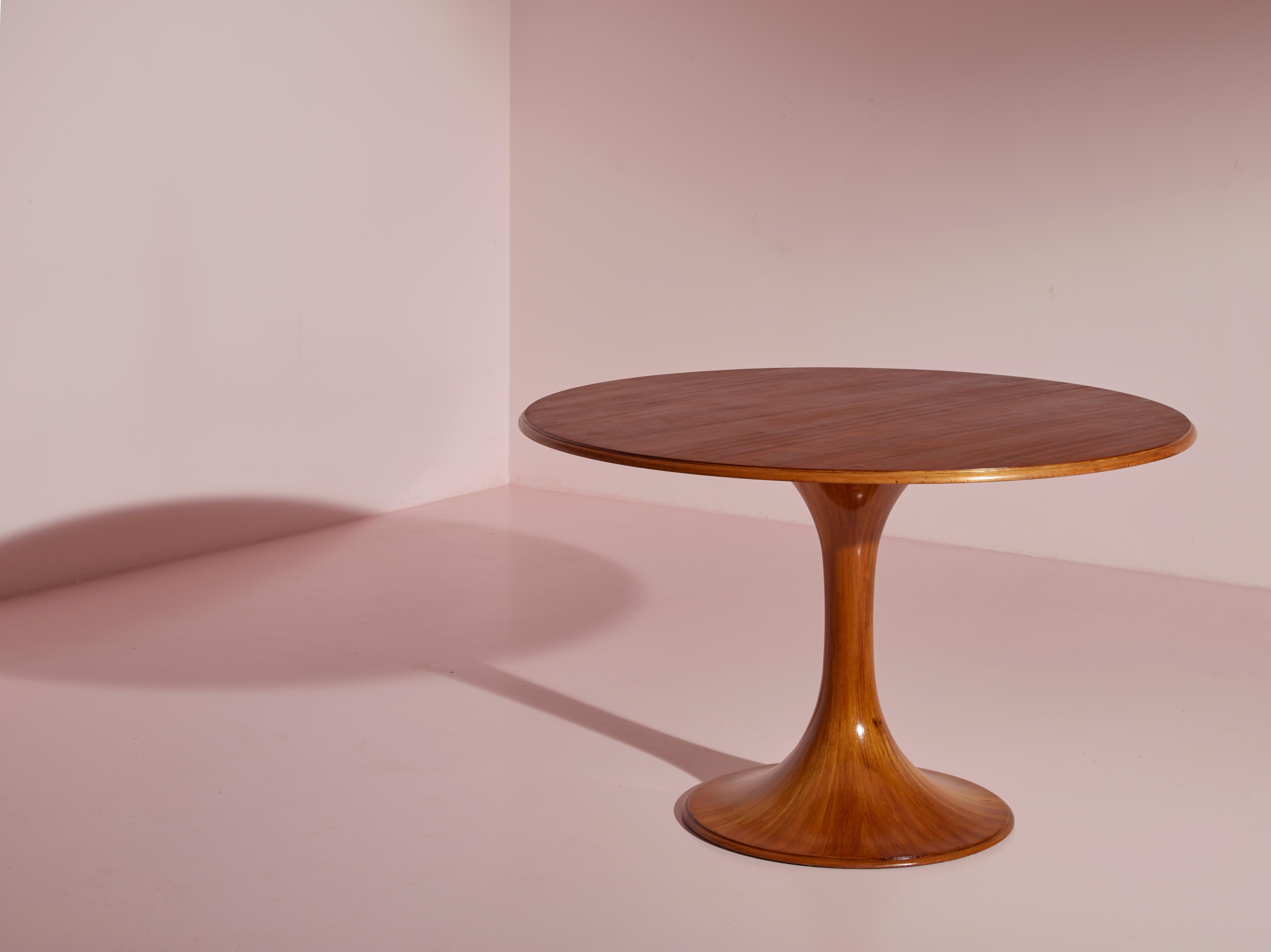Luigi Massoni walnut Clessidra round dining table by Mobilia, Italy, 1960s 1
