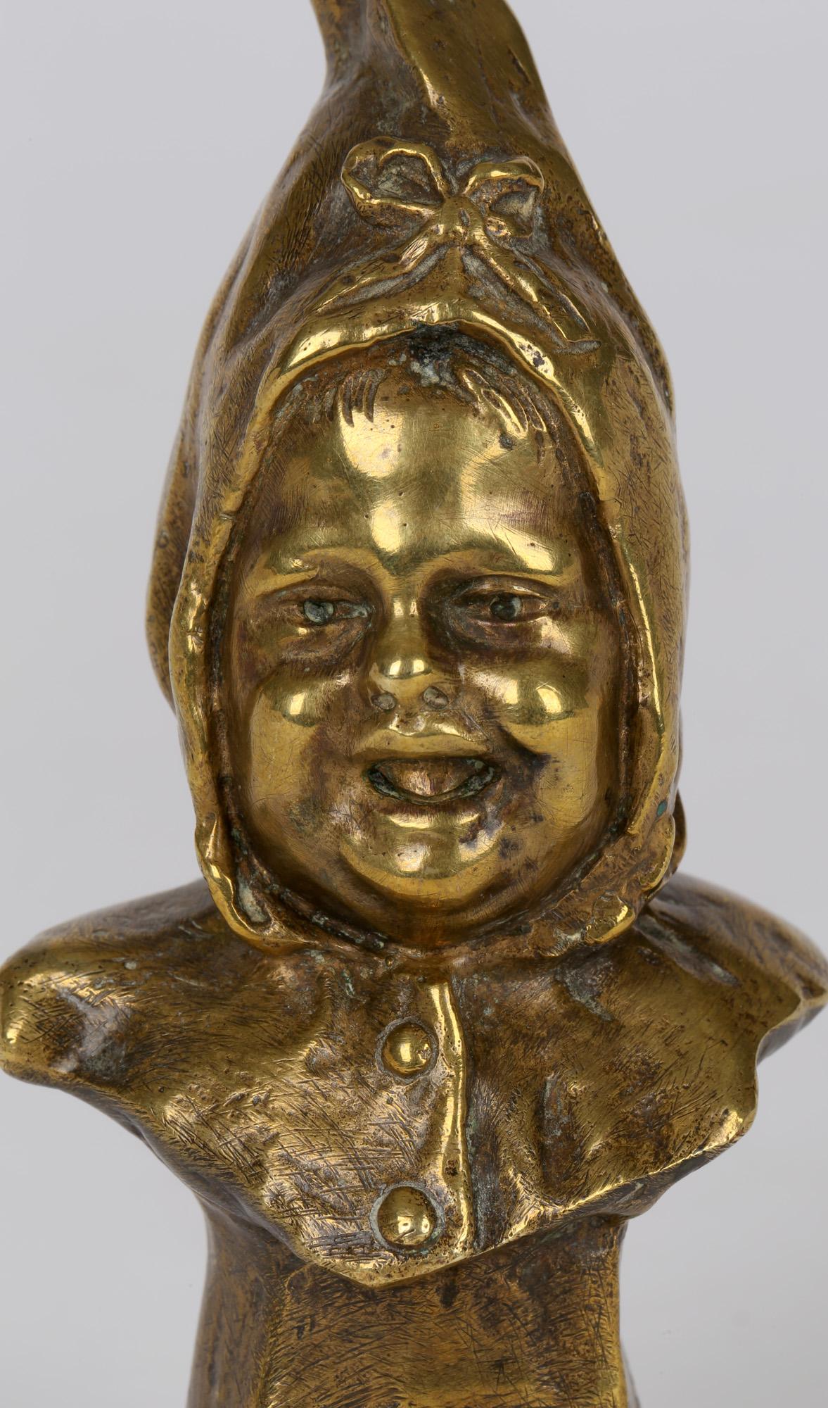 Luigi Melchiorre Busto di bambino in bronzo dorato italiano con cappellino in vendita 3