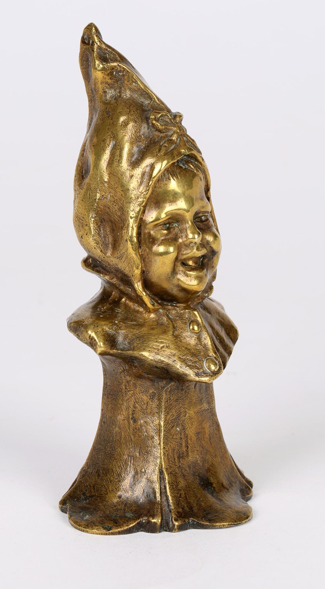 Italiano Luigi Melchiorre Busto di bambino in bronzo dorato italiano con cappellino in vendita
