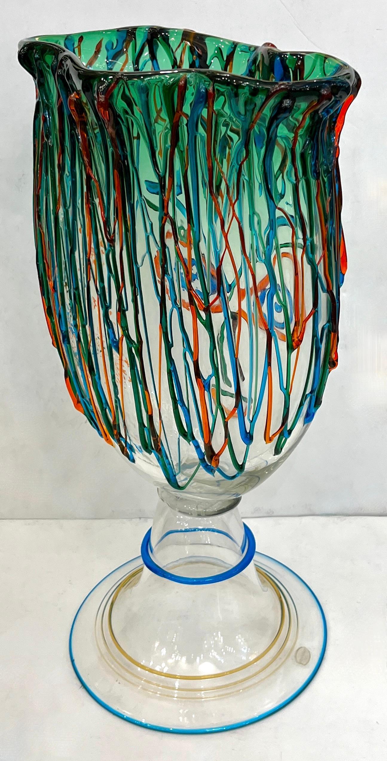 Luigi Mellara Picasso Homage italien vase sculpté en verre de Murano vert et bleu en vente 11