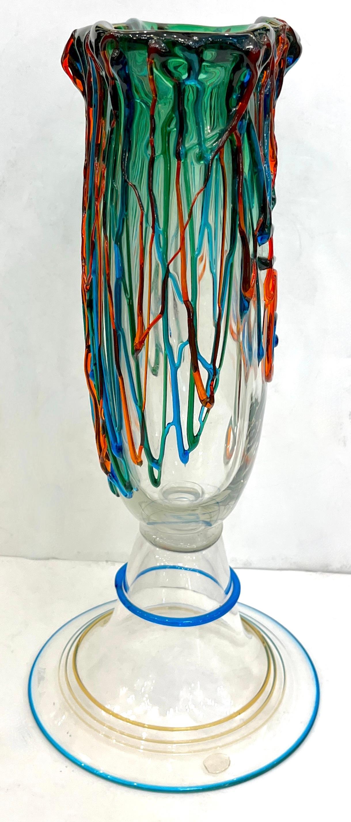 Fait main Luigi Mellara Picasso Homage italien vase sculpté en verre de Murano vert et bleu en vente