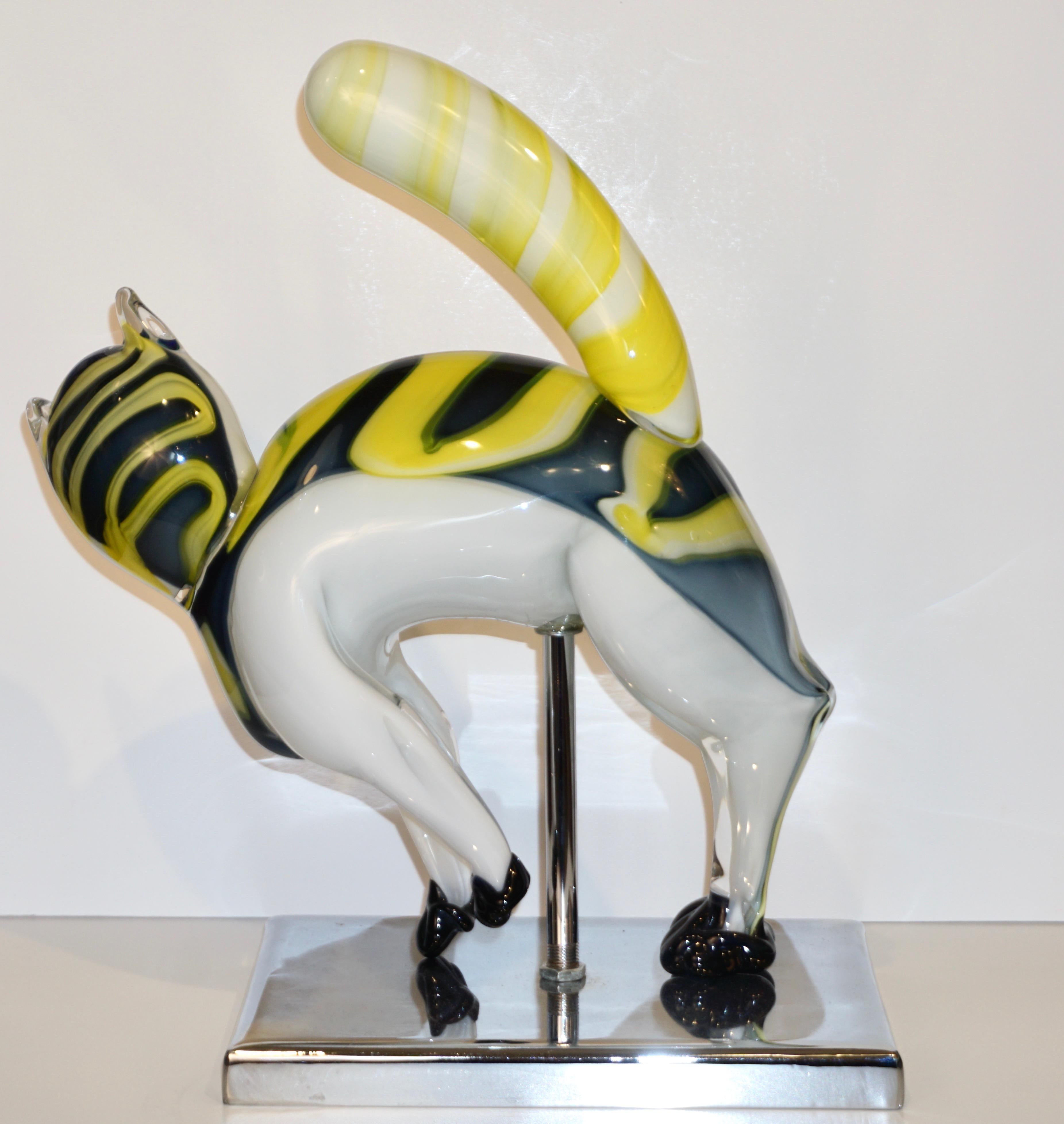 Fait main Sculpture de chat en verre d'art de Murano blanc et jaune de style moderniste italien d'Alfredo Barbini en vente