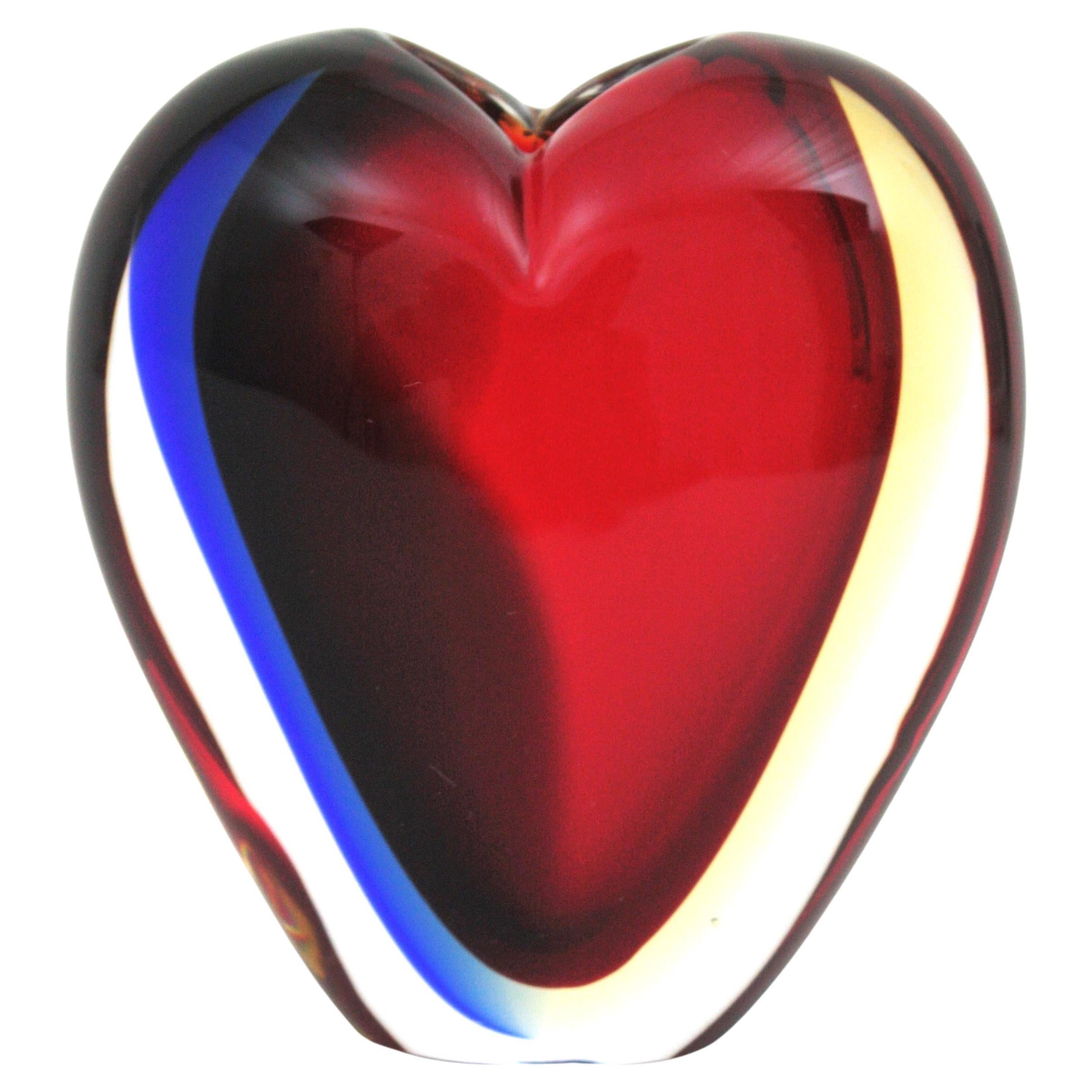 Vase en verre d'art Murano Sommerso en forme de coeur signé Luigi Onesto en vente