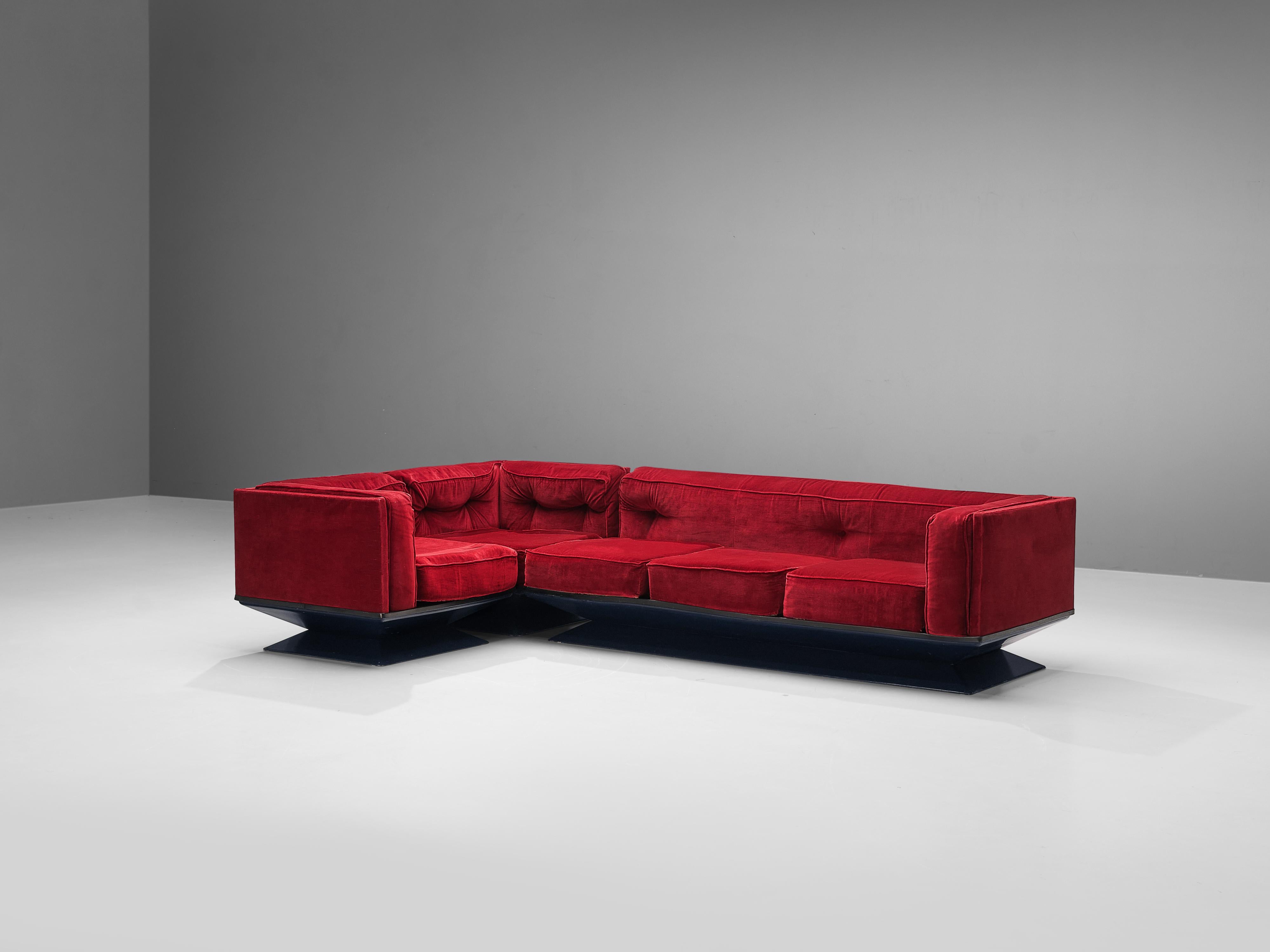 Luigi Pellegrin for MIM Roma, modular sofa, velvet, metal, polyester, Italy, 1950s.

This versatile lounge set by Luigi Pellegrin consists of one regular element and two corner elements. A highly versatile piece of furniture that allows you to