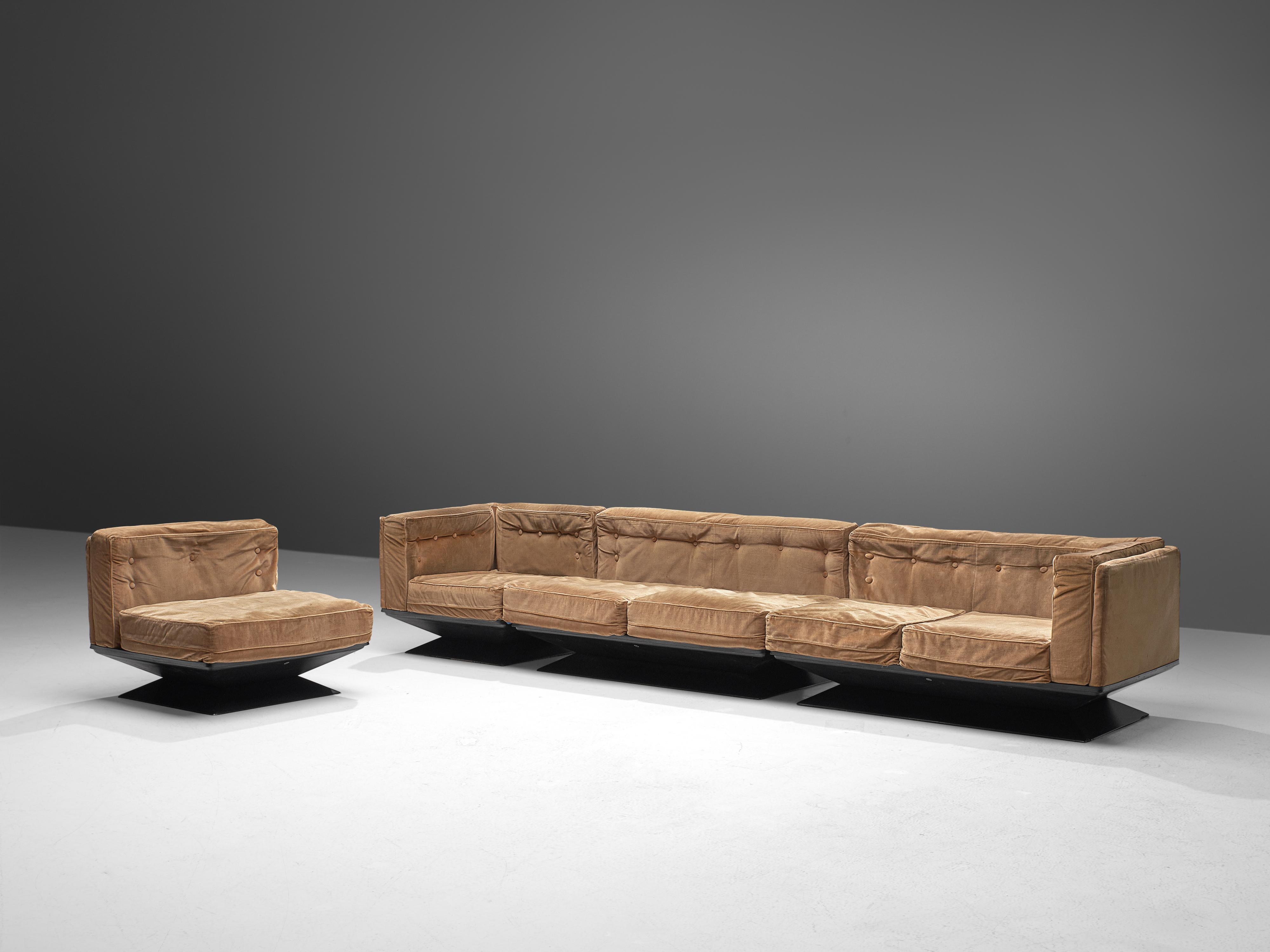 Luigi Pellegrin for MIM Roma, sectional sofa with two sofas and two lounge chairs, velvet fabric, metal, polyester, Italy, 1950s

This versatile lounge set by Luigi Pellegrin for MIM Roma allows you to arrange it to your own liking. Either placed