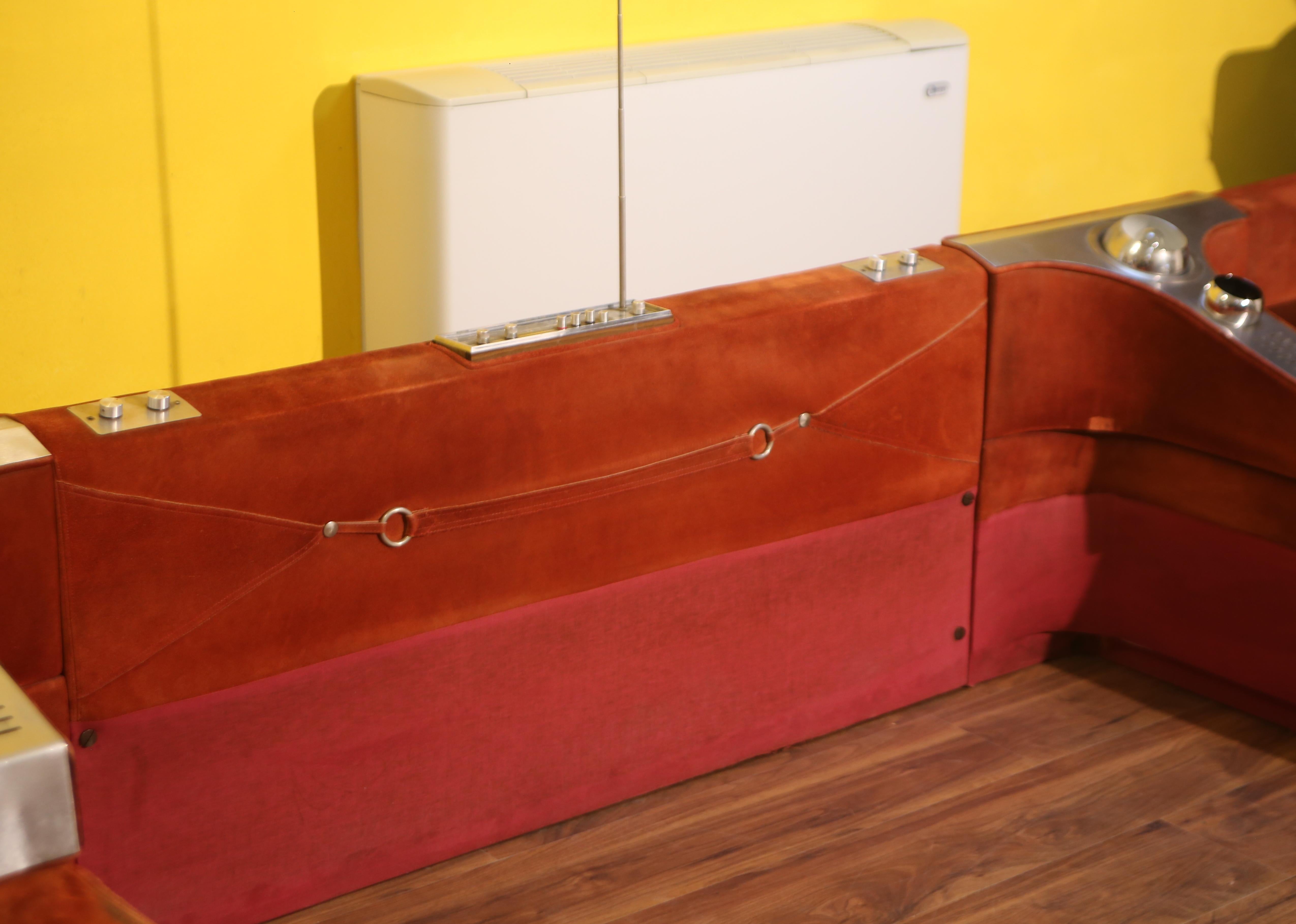 Luigi Radaelli Futuristisches italienisches Kingsize-Bett aus den 70er Jahren im Zustand „Gut“ im Angebot in Vigevano, PV