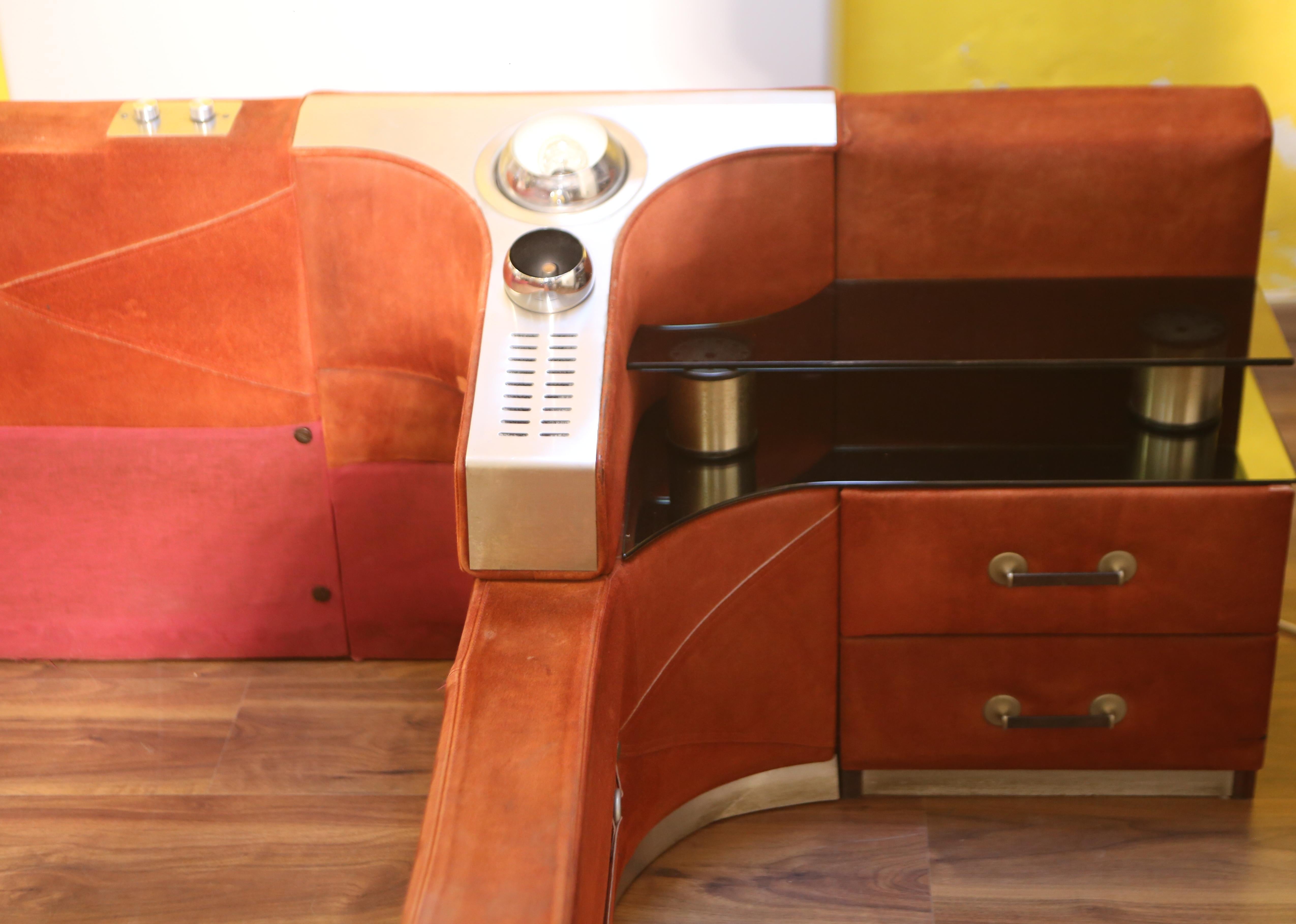 Luigi Radaelli Futuristisches italienisches Kingsize-Bett aus den 70er Jahren (Aluminium) im Angebot