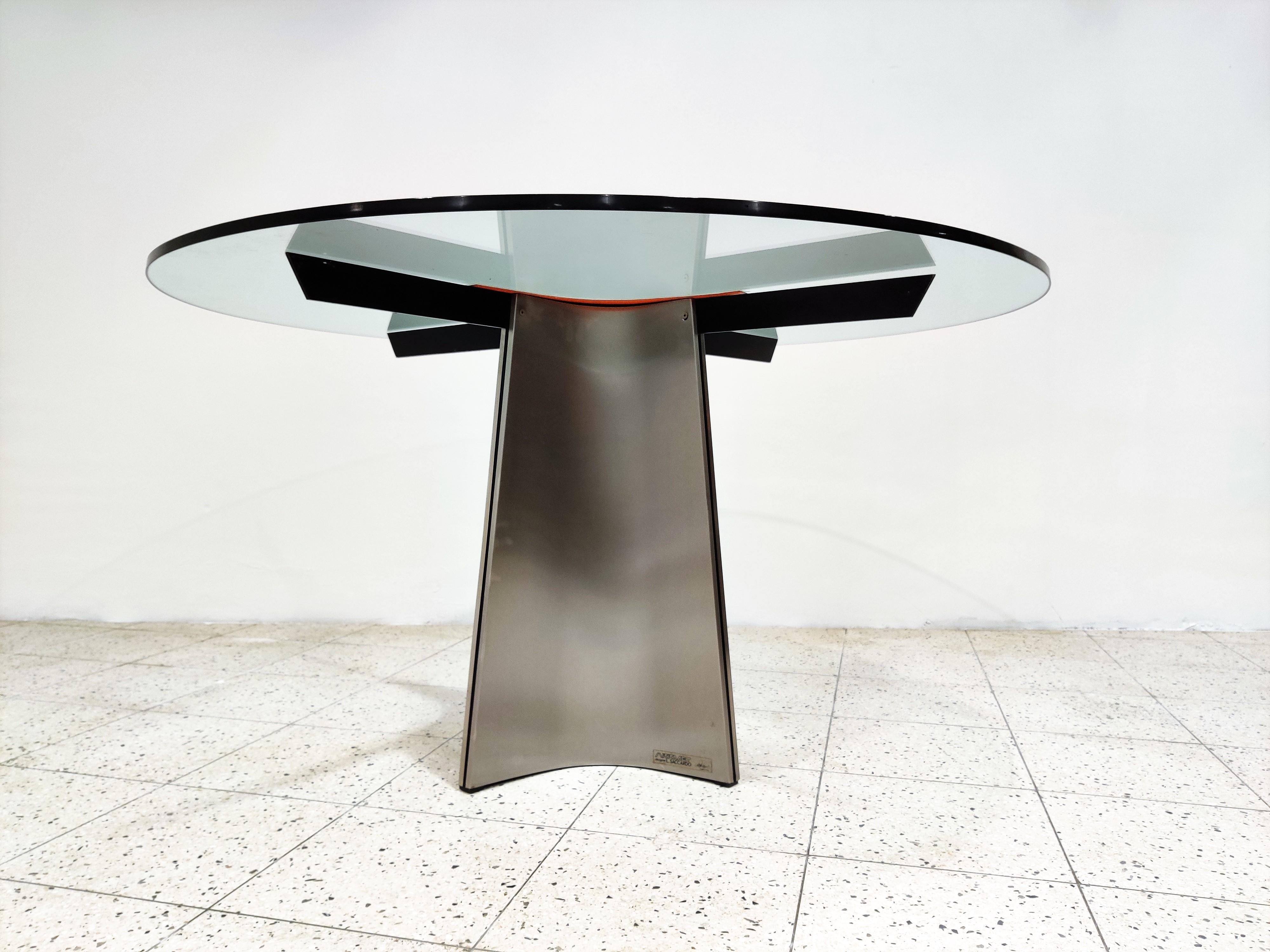 Beautiful burshed steel and round glass center table designed by Luigi Saccardo for Maison Jansen.

Labeled on the base.

Very good condition.

Charming, timeless piece for in the kitchen or dining room.

1970s, France

Measures: Height