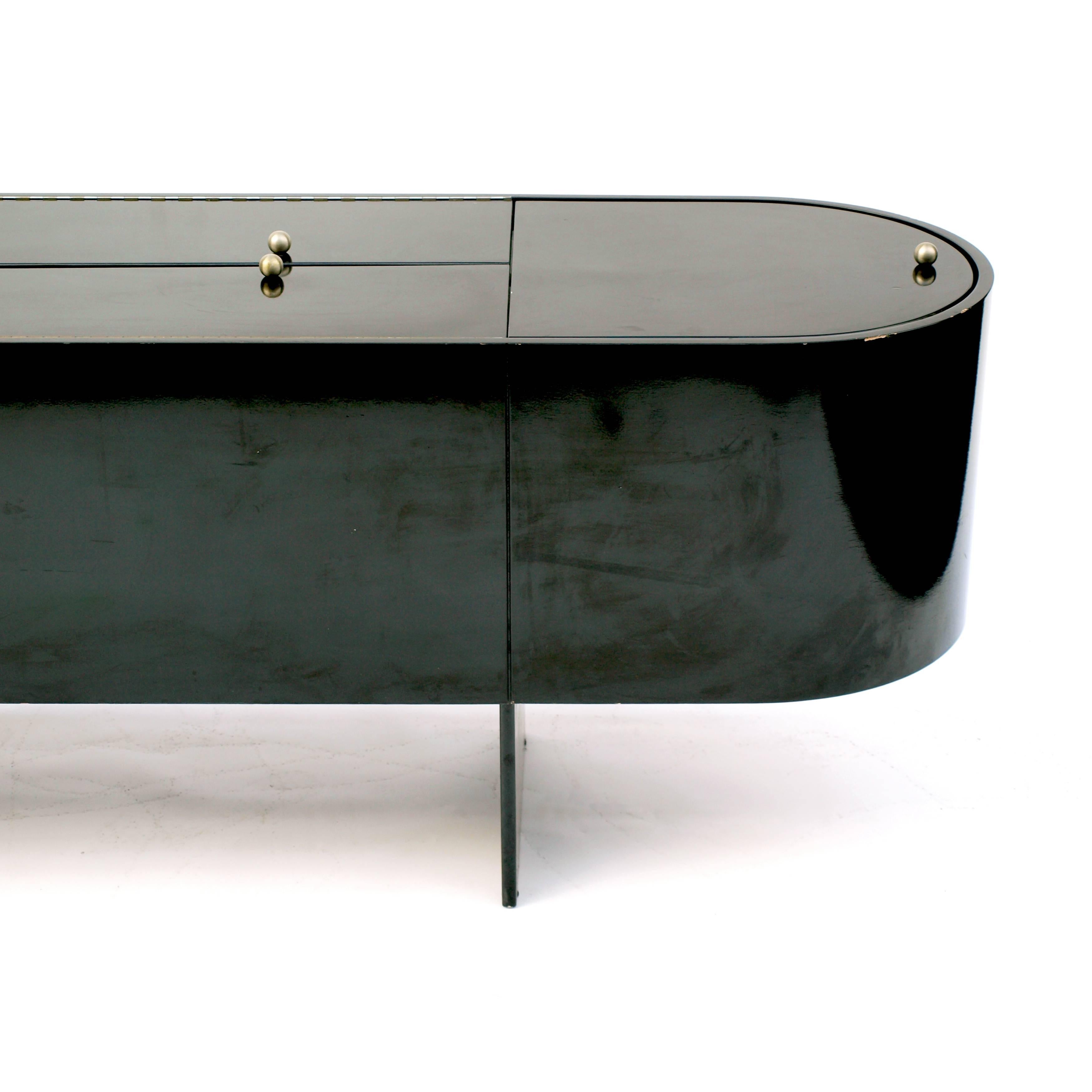 Mid-Century Modern Luigi Saccardo 'Parentesi' Black Lacquered Sidebord for Arrmet, Italy, 1976