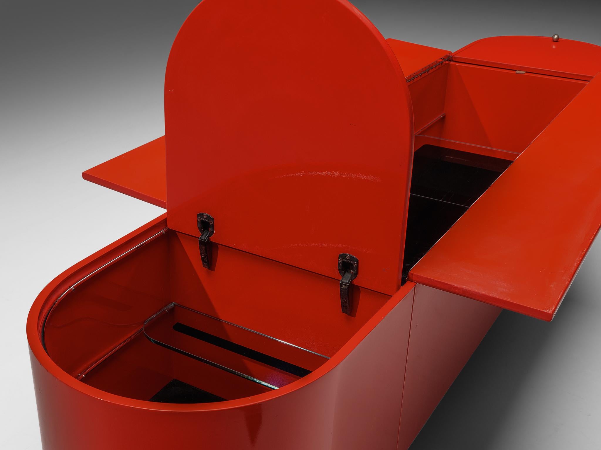 Luigi Saccardo ‘Parentisi’ Sideboard with Dry Bar in Red Lacquer In Good Condition In Waalwijk, NL