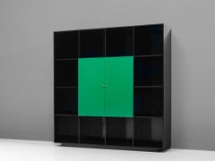 Parete attrezzata 'Topline' di Luigi Saccardo in un vivace colore Greene & Greene