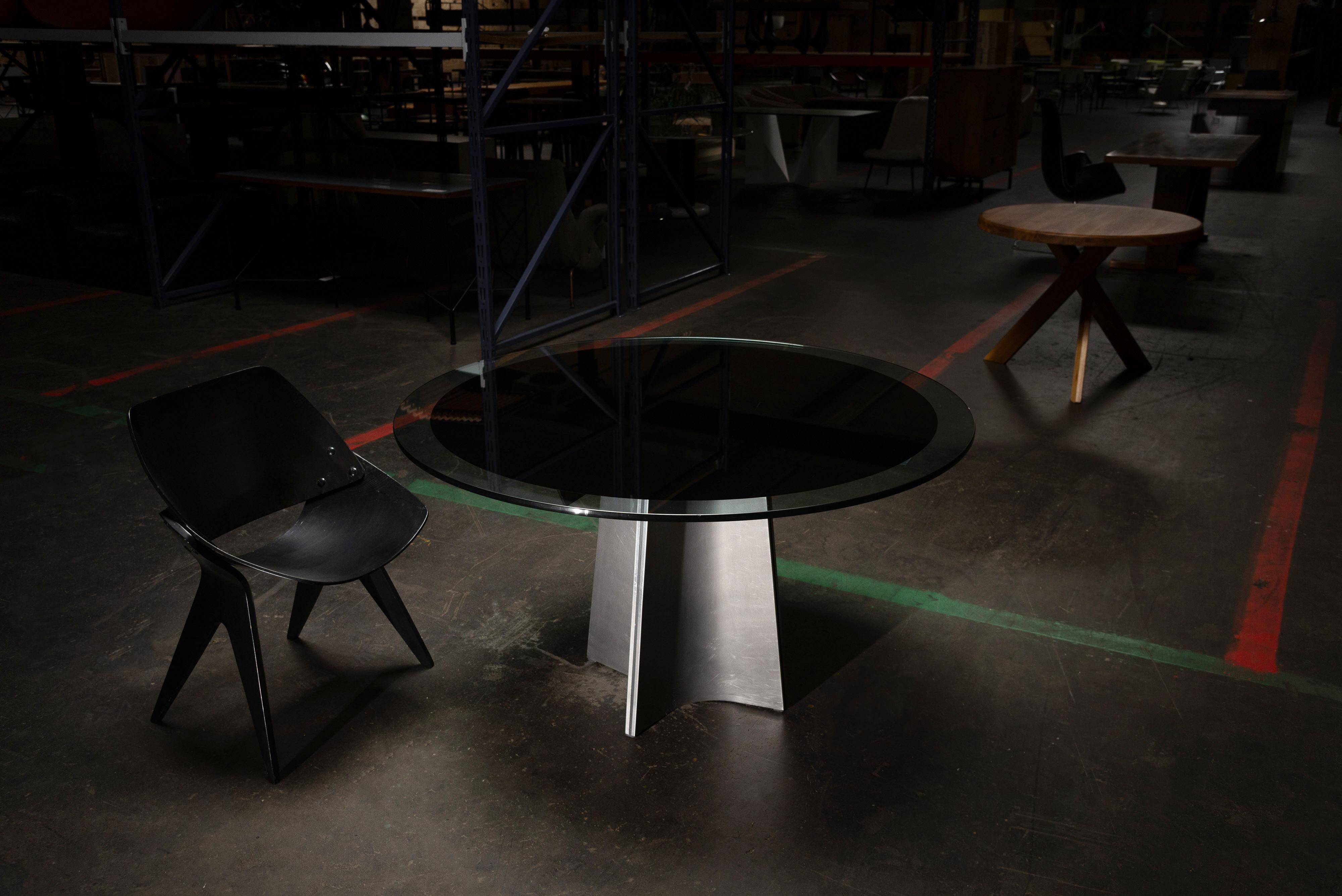 Great minimalistic round UFO dining table designed by Luigi Saccardo and manufactured by Arrmet in Italy in 1972. It gets its modern appearance from the use of timeless and neutral colours and materials that never go out of style. The top of the