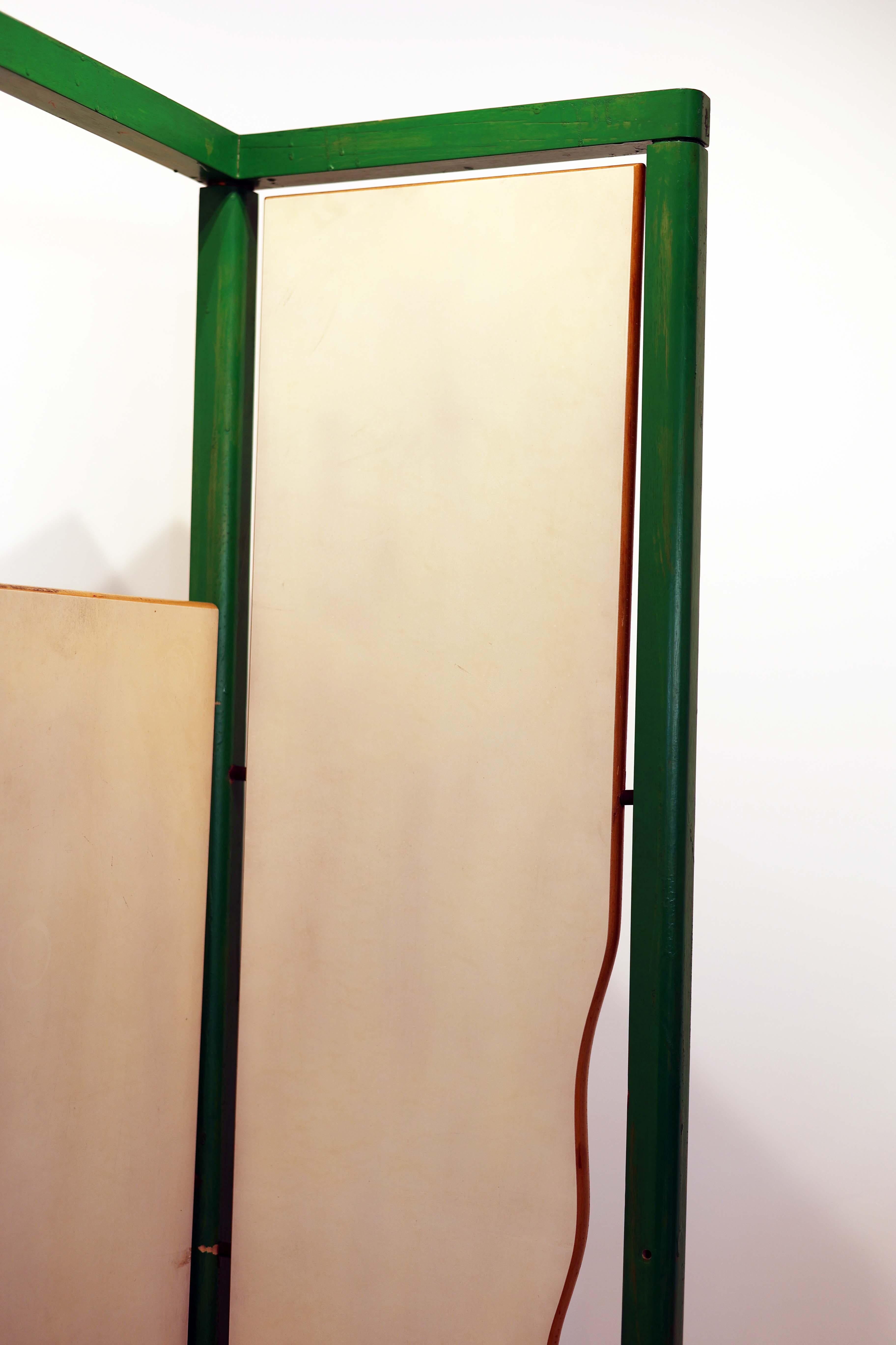 Lacquered Luigi Screen/Shelf by Gaetano Pesce for Bernini 1982