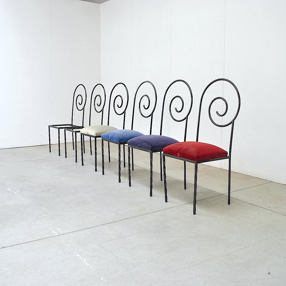 Mid-Century Modern Six chaises italiennes de designer du milieu du siècle dernier de Luigi Serafini, modèle Suspiral, années 1980