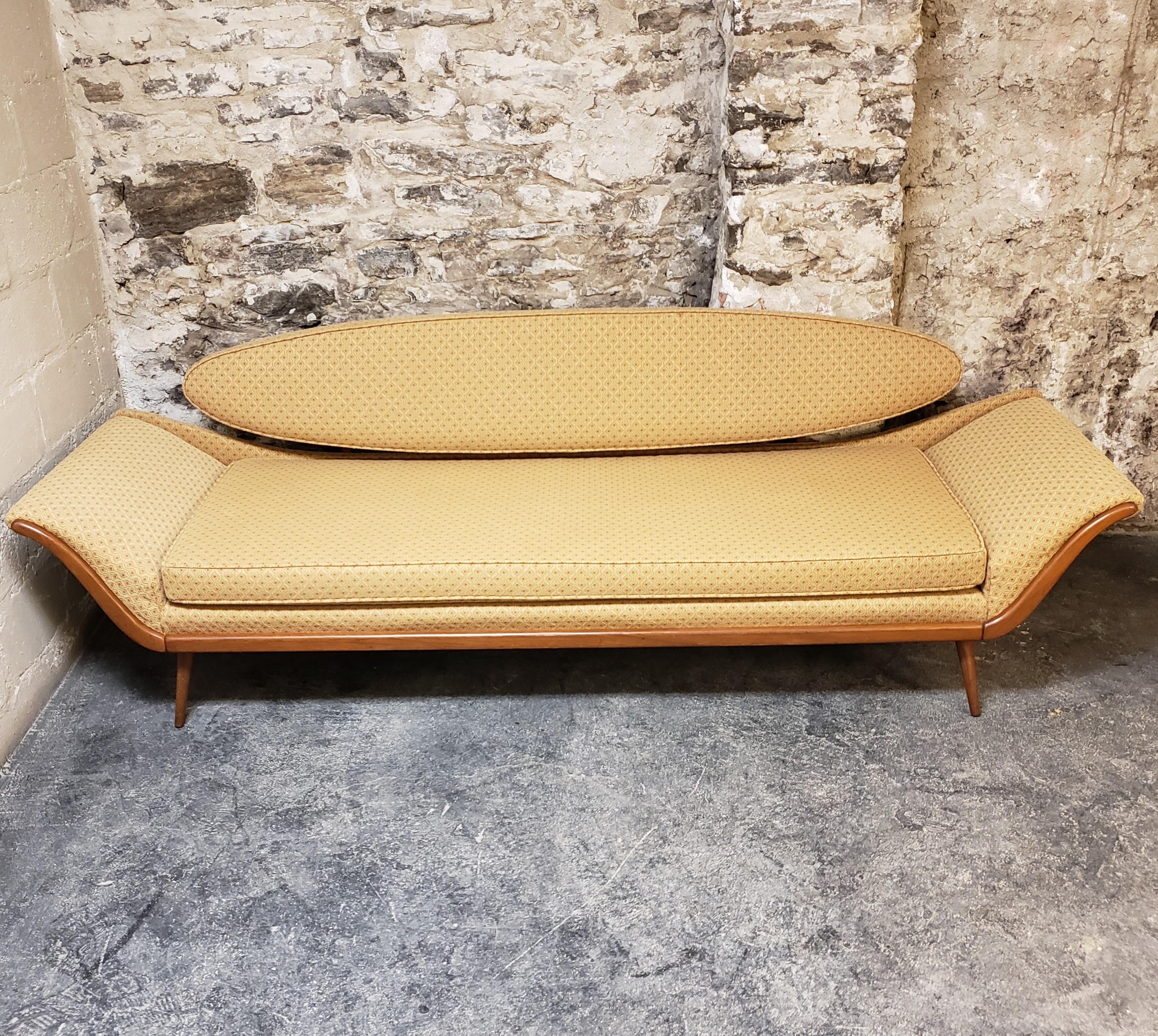 This rare gondola style sofa and chair set was designed by Luigi Tiengo and produced by the Canadian manufacturer Cimon in the 1960s. The sculptural shape of the elongated arms, the atomic shaped back and the slightly inclined position of the seats