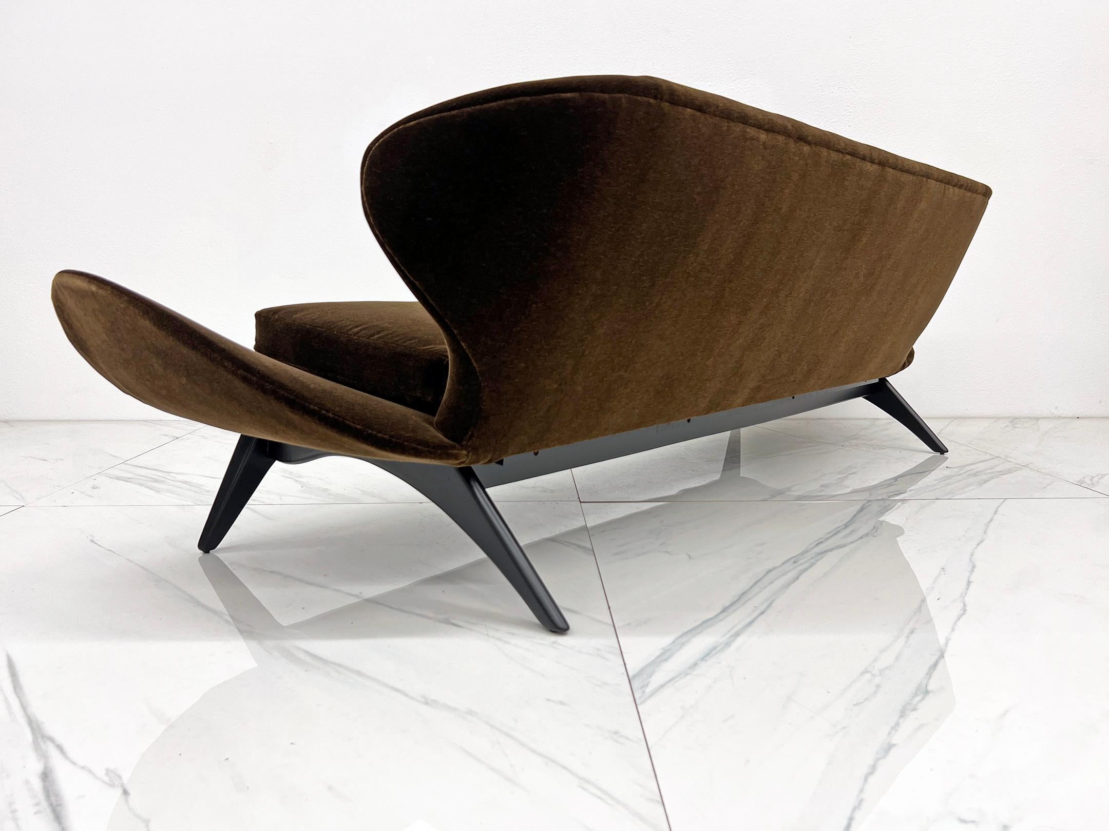 Luigi Tiengo Sofá nº 500-13 de mohair chocolate para Cimon Montreal, años 60 en Bueno estado para la venta en Culver City, CA