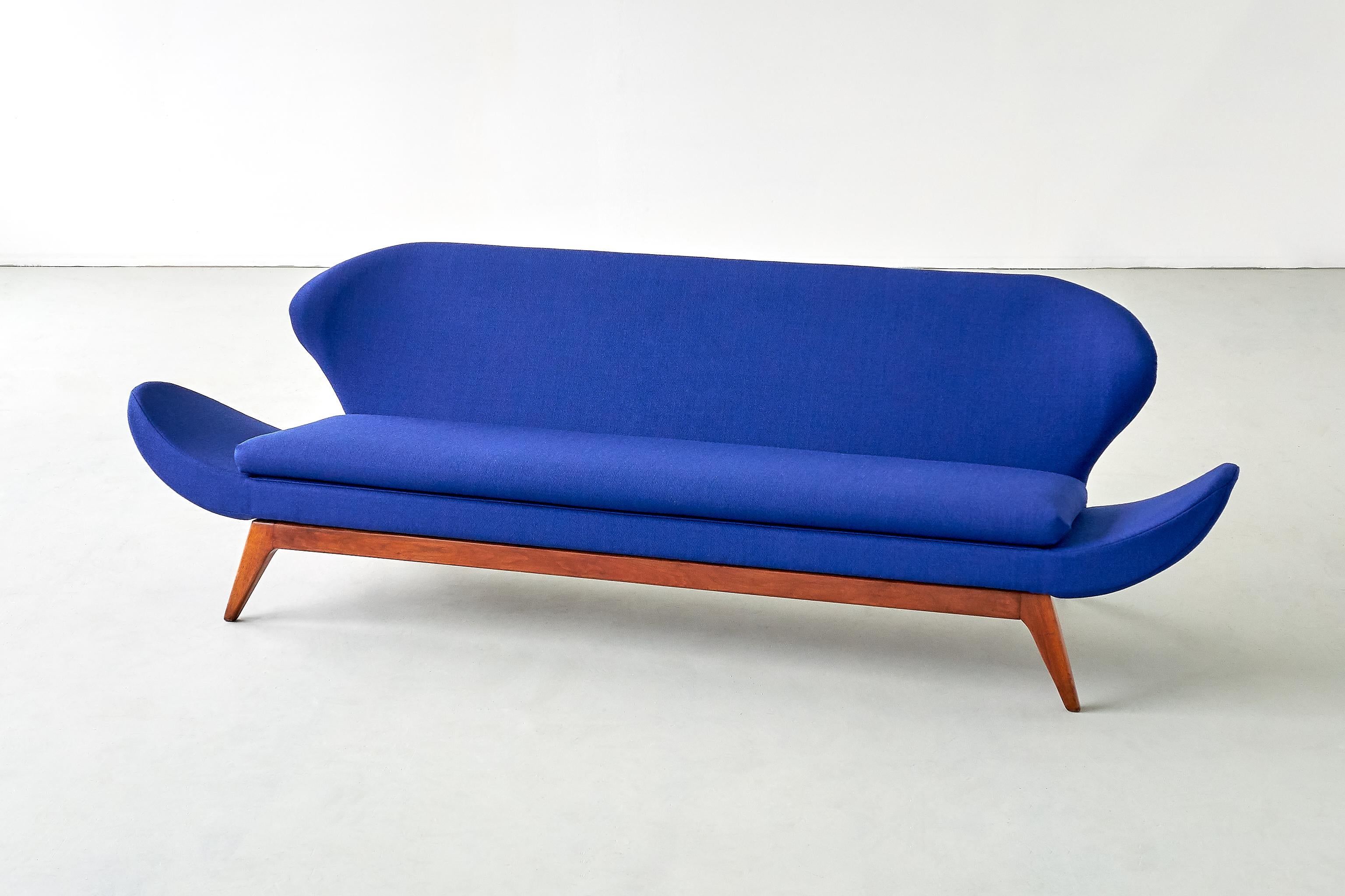 Luigi Tiengo Sofa in Walnut and Blue Raf Simons Fabric for Cimon Montréal, 1963 For Sale 1