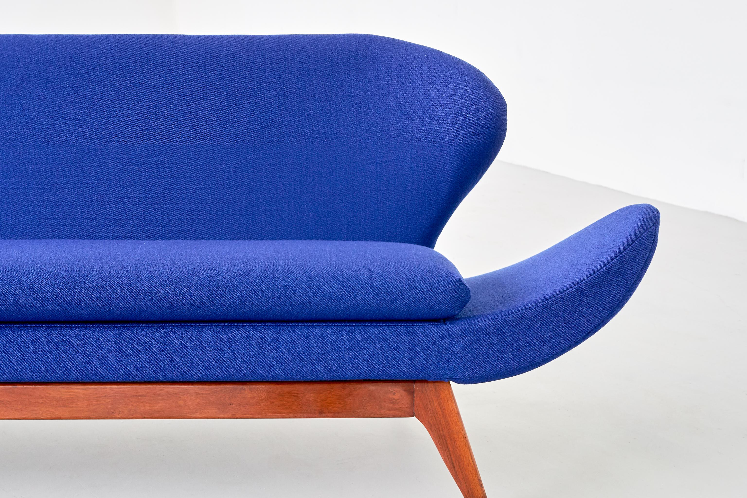 Luigi Tiengo Sofa in Walnut and Blue Raf Simons Fabric for Cimon Montréal, 1963 In Good Condition For Sale In The Hague, NL