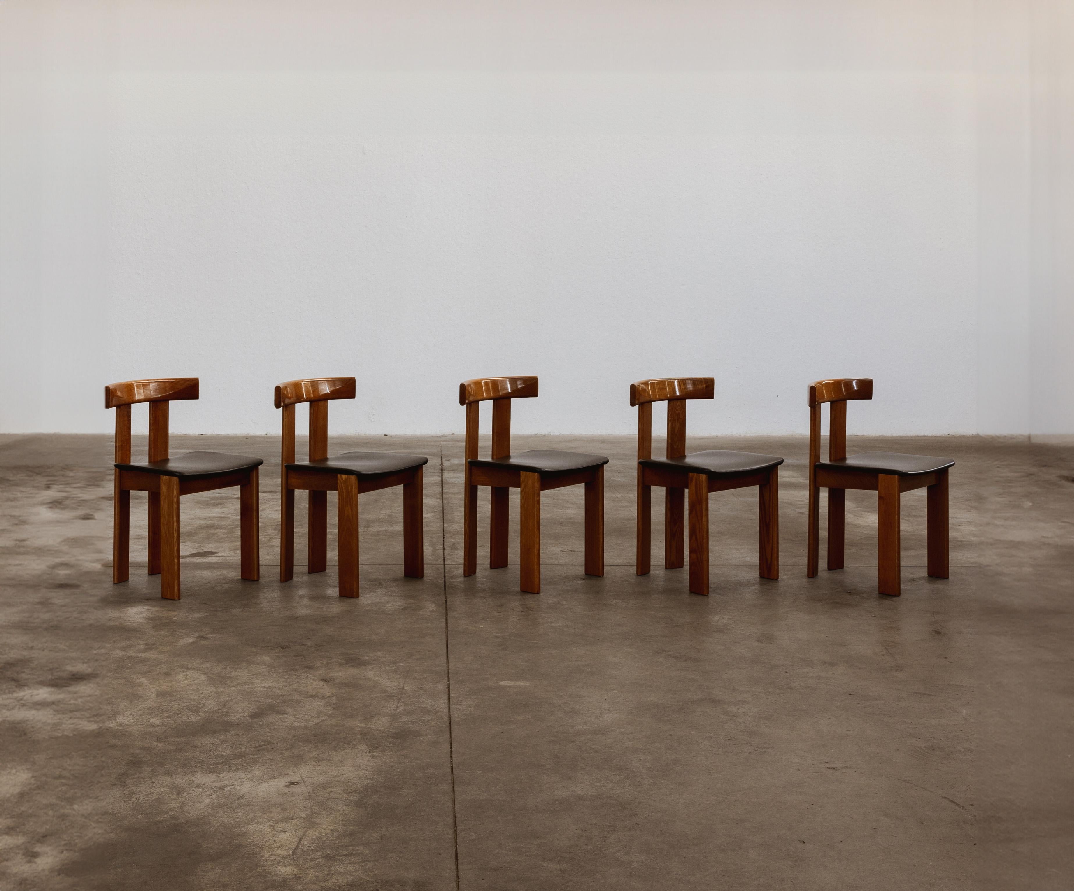 Luigi Vaghi dining chairs for Former, black leather, 1968, set of five.

Luigi Vaghi designed these sculptural dining chairs in 1968 for Former. The style is typical of the age, visible in other models like the iconic 