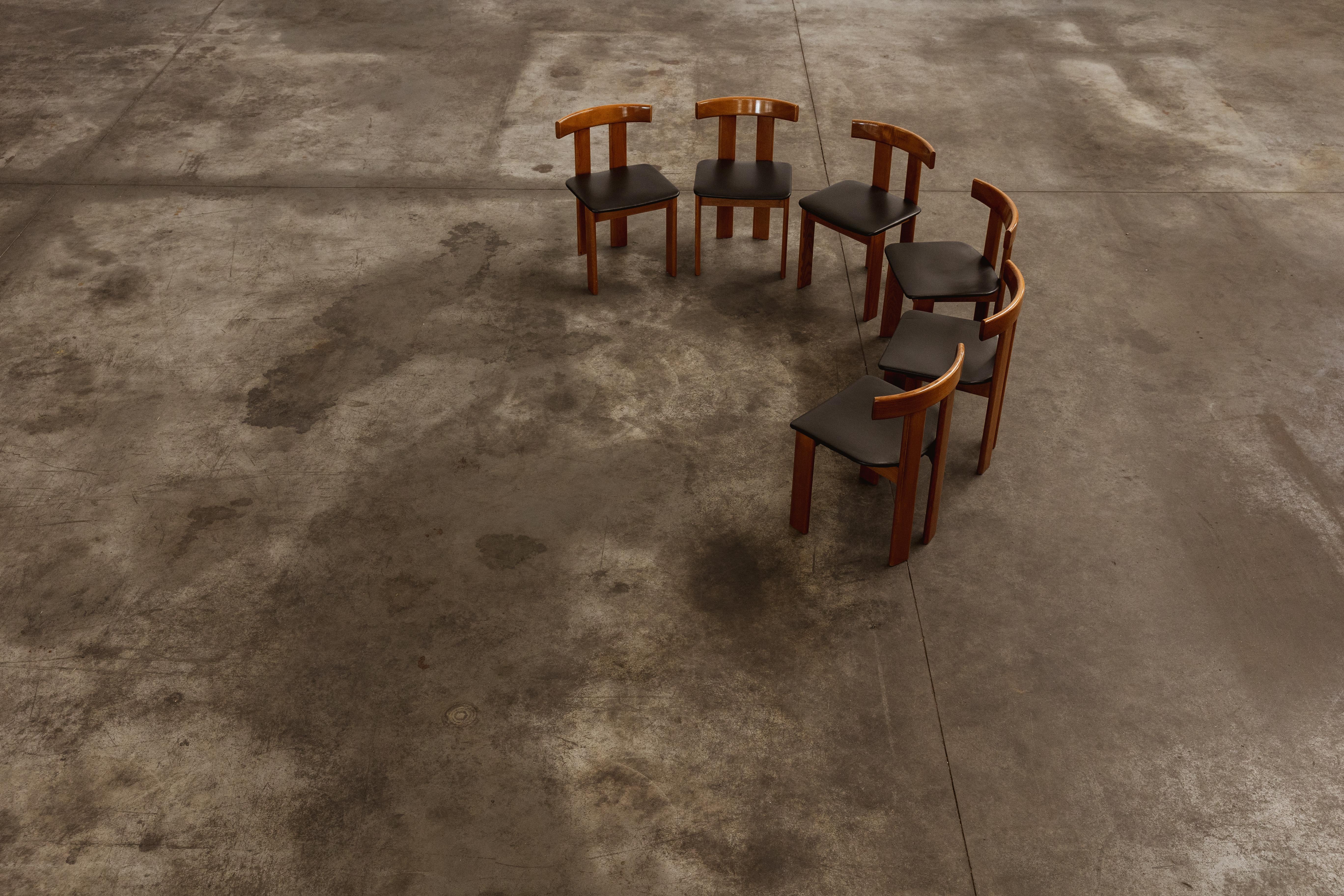 Luigi Vaghi dining chairs for Former, black leather, 1968, set of 12.

Luigi Vaghi designed these sculptural dining chairs in 1968 for Former. The style is typical of the age, visible in other models like the iconic 