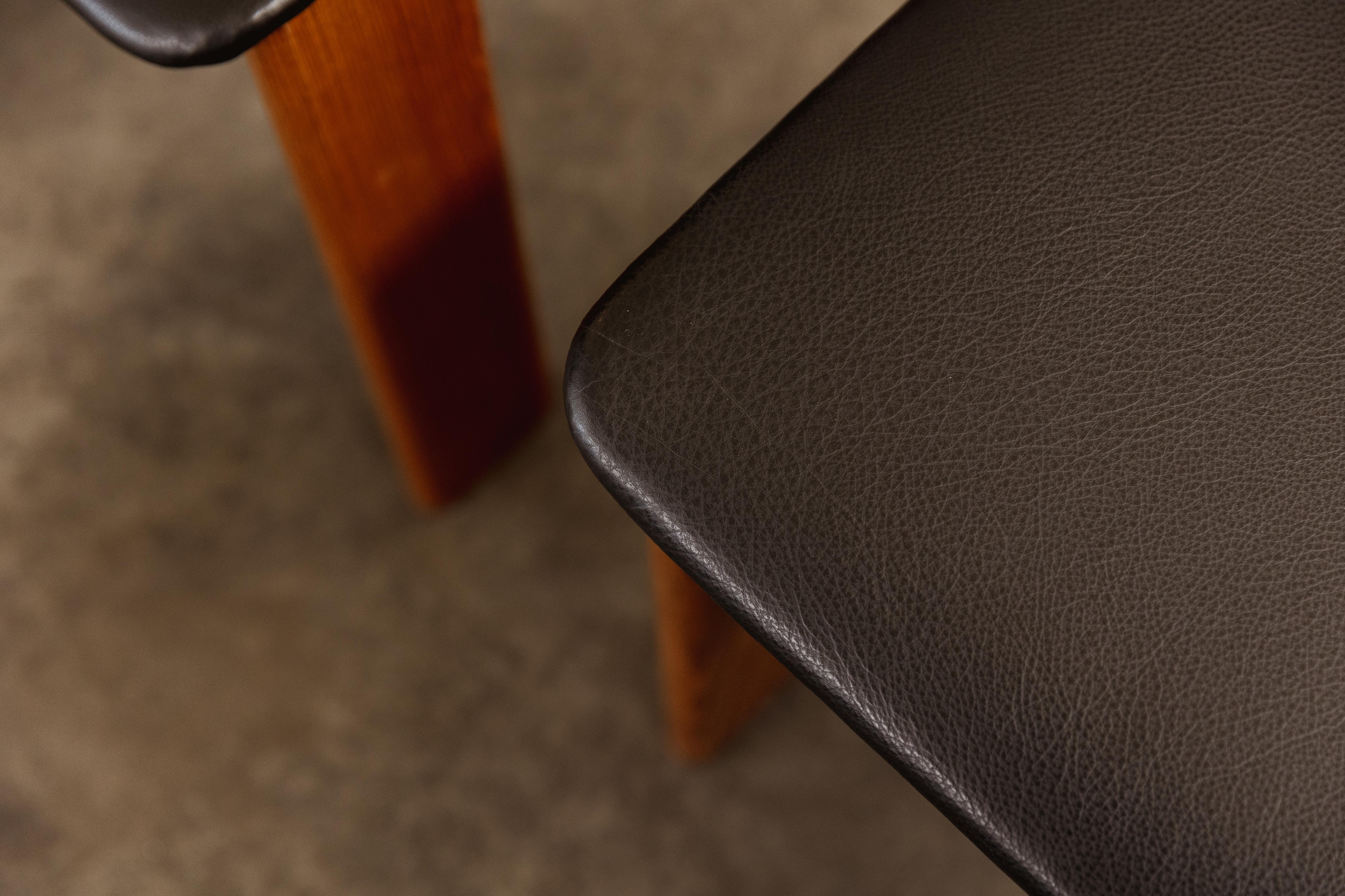 Luigi Vaghi Dining Chairs for Former, Black Leather, 1968, Set of 8 For Sale 2