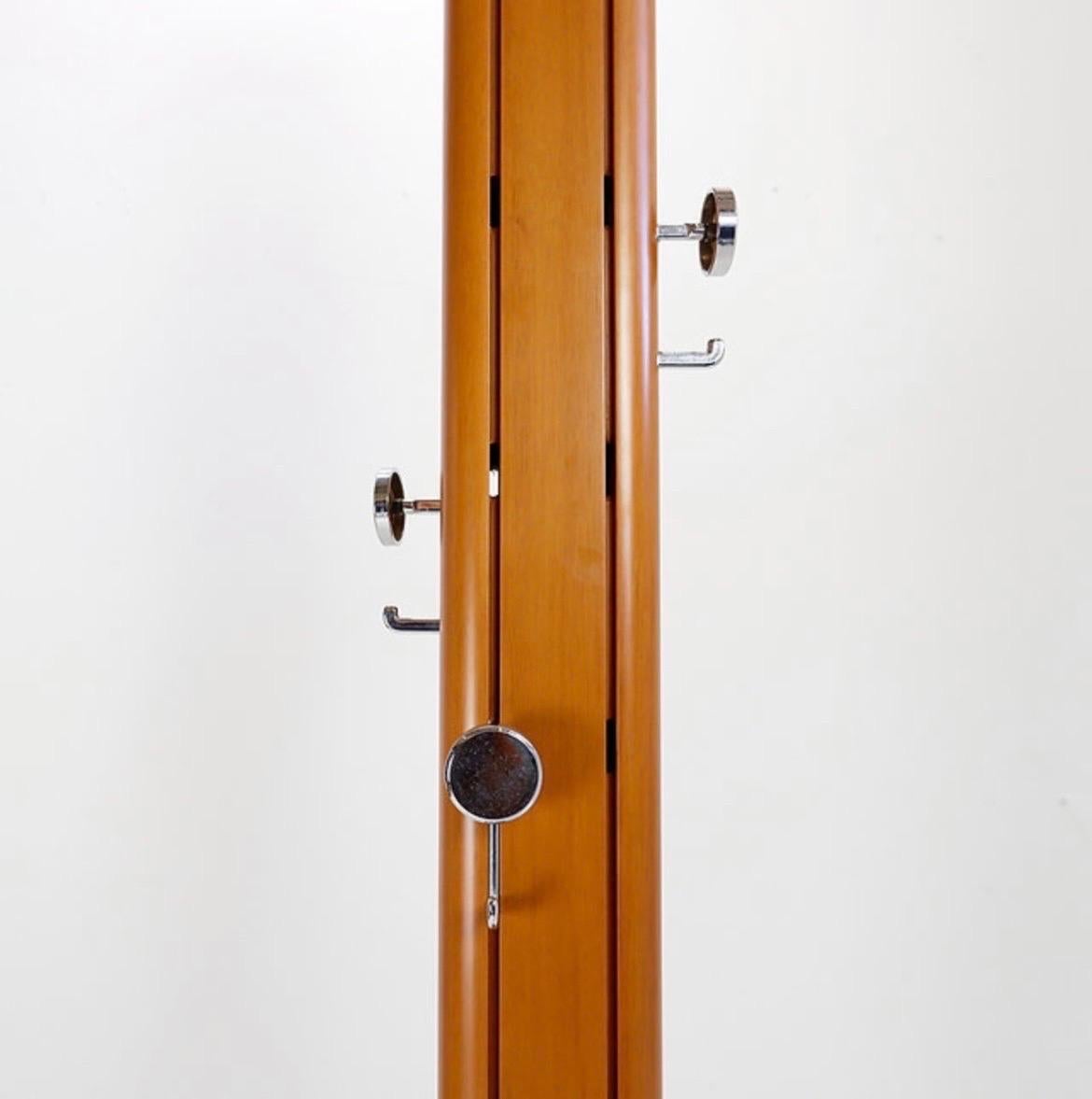 italien Porte-manteaux Luigi Vaghi mod.203 - 7 crochets de manteaux amovibles en vente