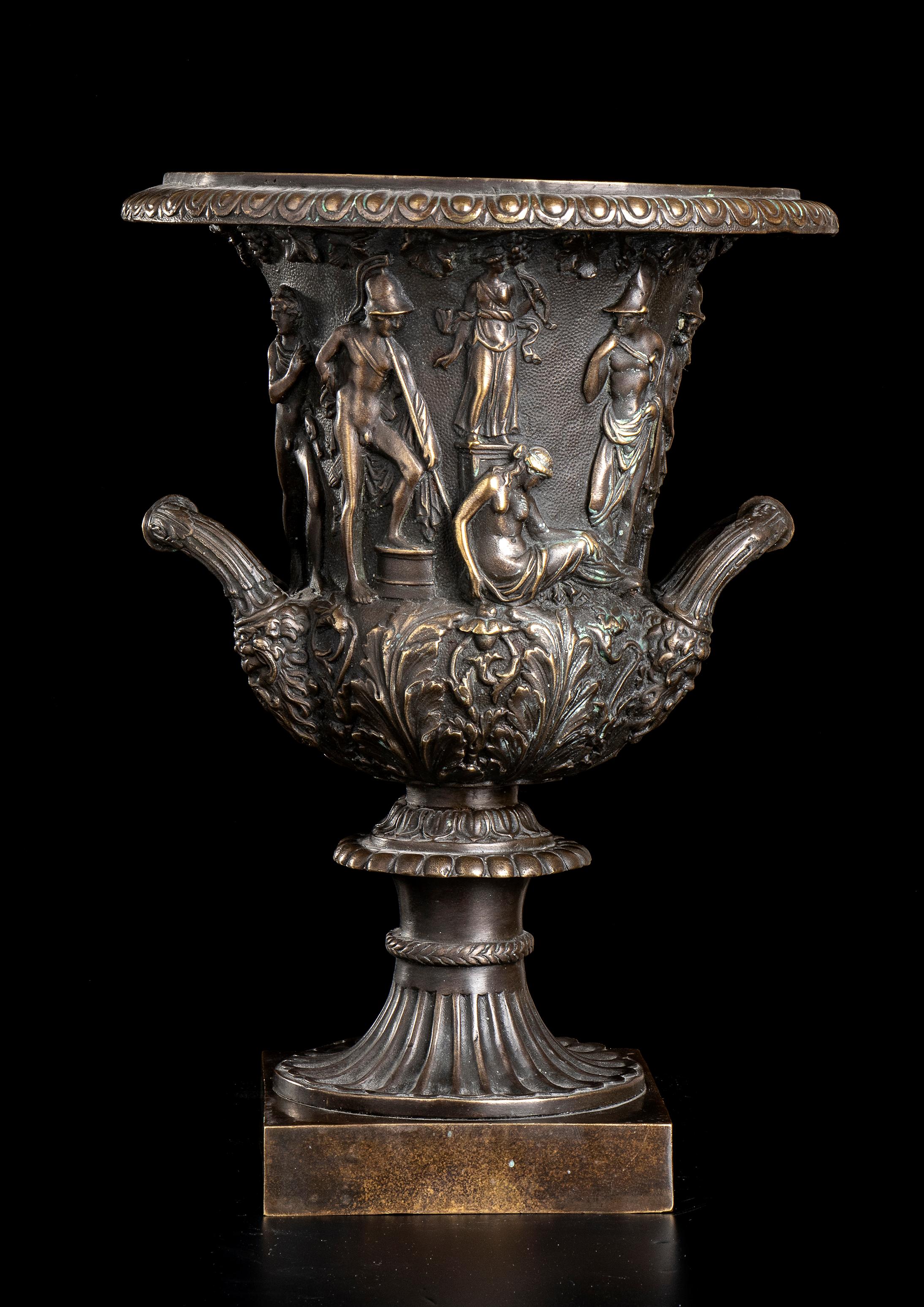 Pair Of Medici Vase Chiseled Bronze After The Antique Italian 19th Century - Sculpture by Luigi Valadier