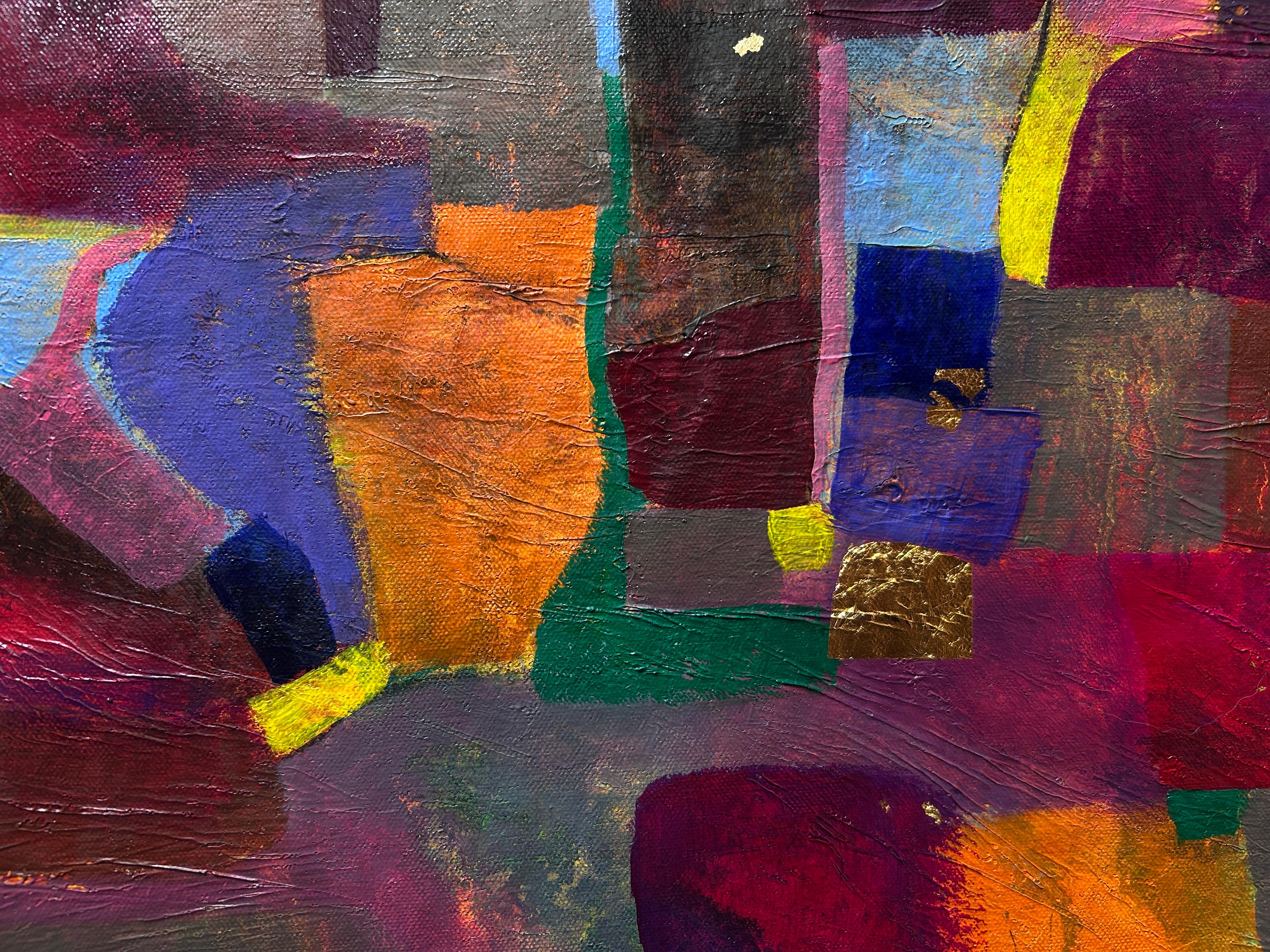 Dieses Ölgemälde mit abstrakten Formen wird von einer reichen Palette von Rot-, Violett-, Orange-, Blau- und Gelbtönen dominiert, die ein Mosaik unregelmäßiger geometrischer Formen bilden und sich überlappende Fragmente einfangen, die auf die