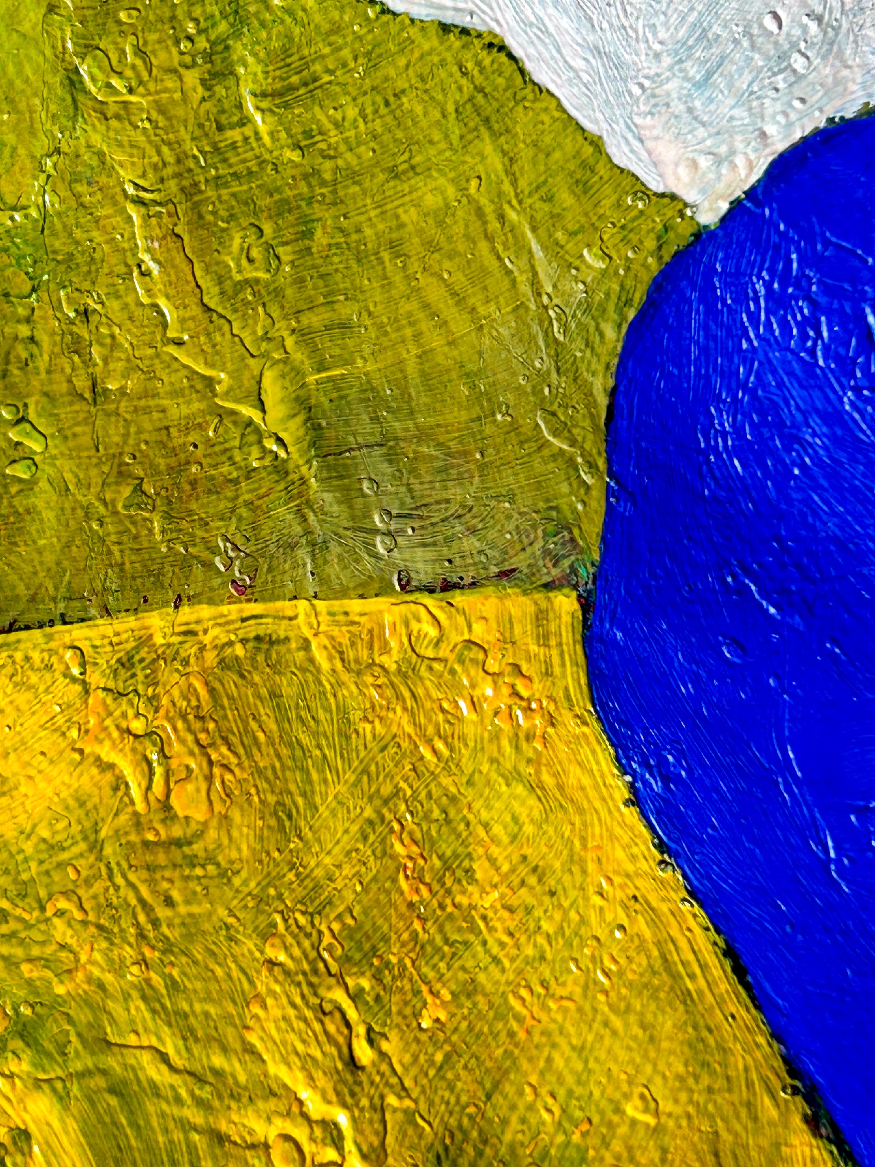 Pittura astratta sui toni del giallo con figurazioni e oro su tela. 